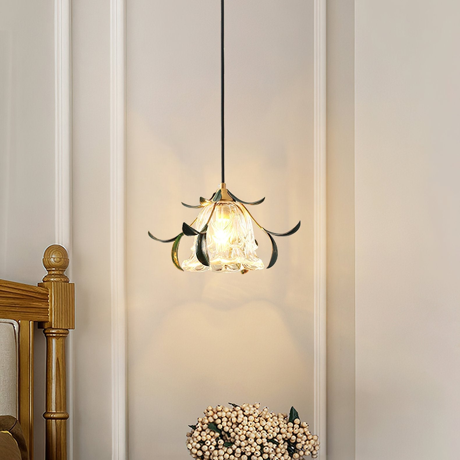 vintage-nature-inspired-green-leaf-floral-pendant-light-with-glass-flower-shade