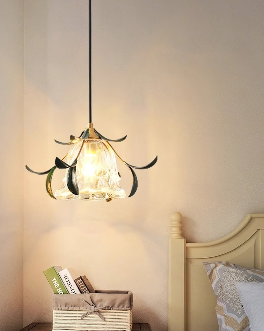 vintage-nature-inspired-green-leaf-floral-pendant-light-with-glass-flower-shade