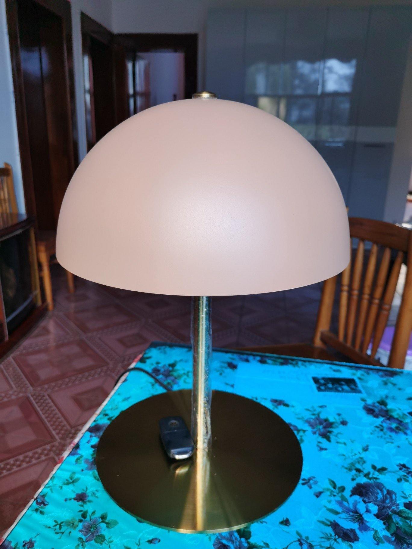 Modern Dome Metal Table Lamp Contemporary Mushroom Style Nightstand Light for Bedroom and Office