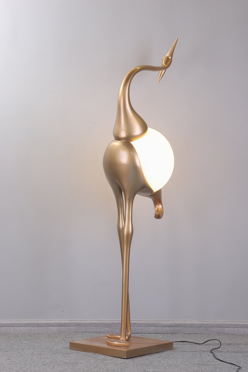artistic-golden-heron-sculpture-standing-floor-lamp-for-modern-living-room-decor
