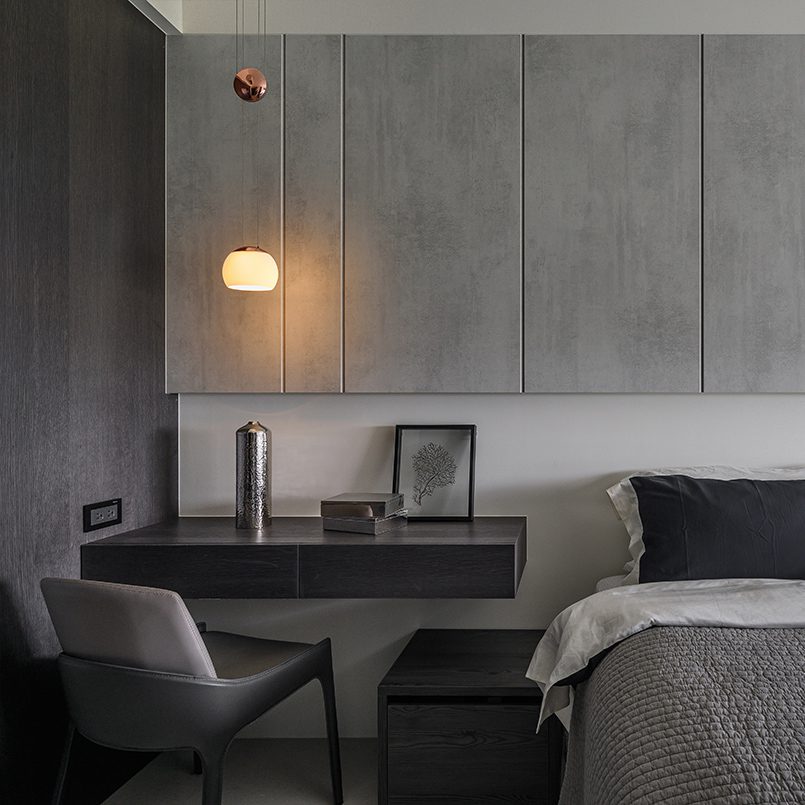 modern-jojo-led-pendant-light-with-adjustable-height-hand-blown-opal-glass-shade-golden-finish