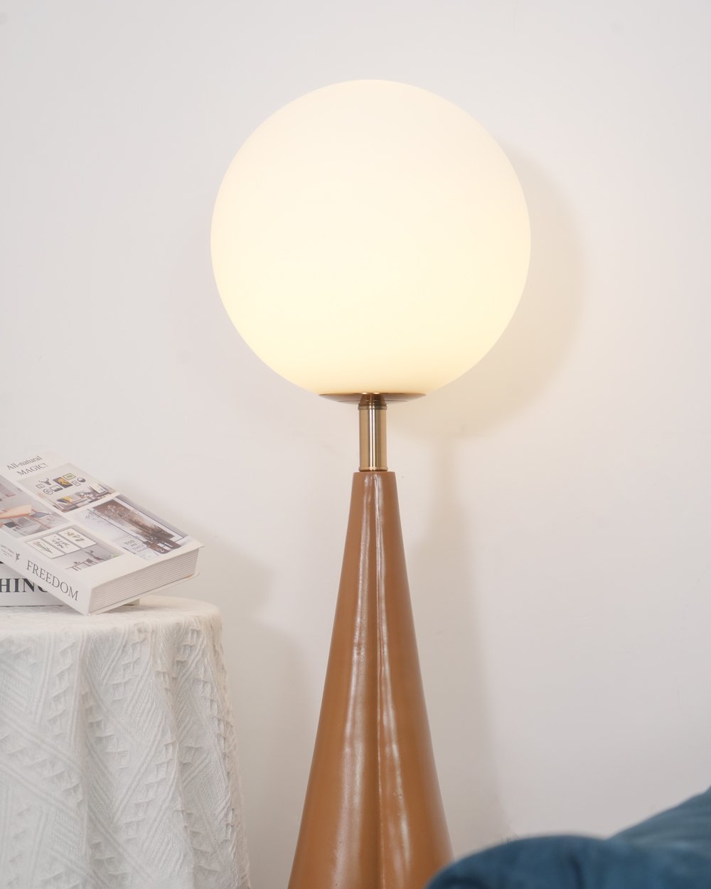 modern-blown-glass-floor-lamp-with-resin-base-and-opaline-diffuser-in-brown