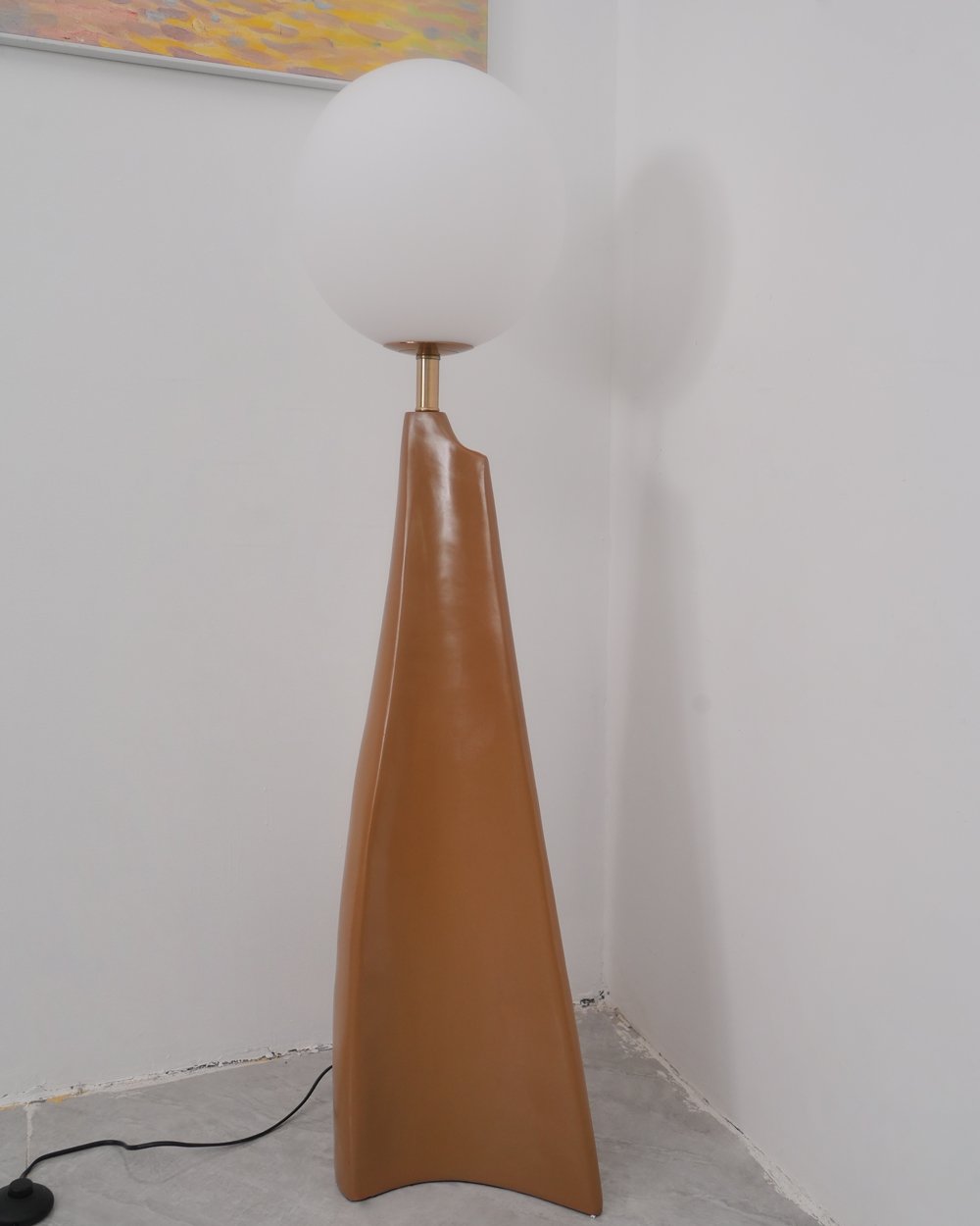 modern-blown-glass-floor-lamp-with-resin-base-and-opaline-diffuser-in-brown