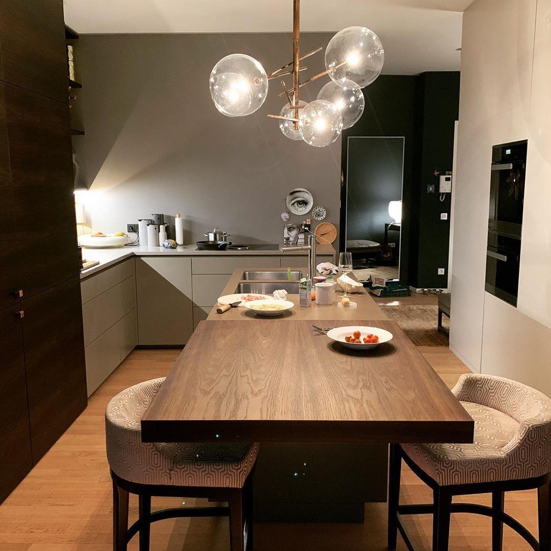 modern-glass-bubble-chandelier-with-burnished-brass-finish-and-led-integrated-lighting