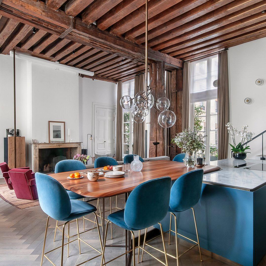 modern-glass-bubble-chandelier-with-burnished-brass-finish-and-led-integrated-lighting