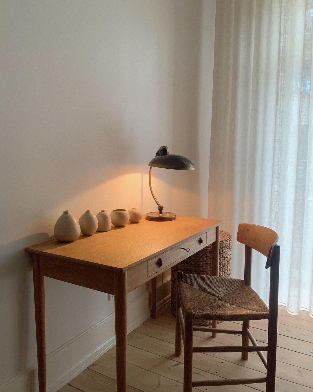 modern-bauhaus-style-metal-table-lamp-elegant-geometric-desk-light-for-office