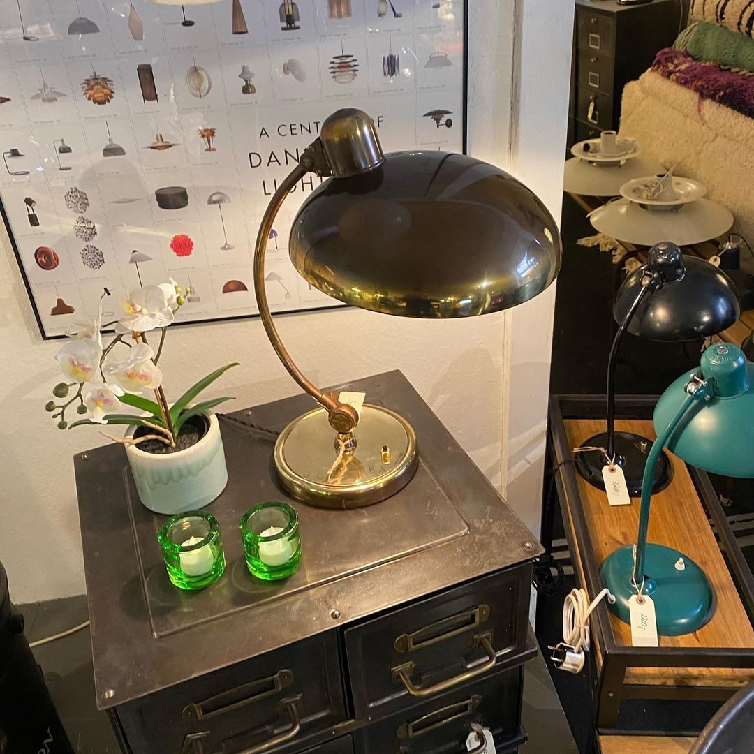 modern-bauhaus-style-metal-table-lamp-elegant-geometric-desk-light-for-office