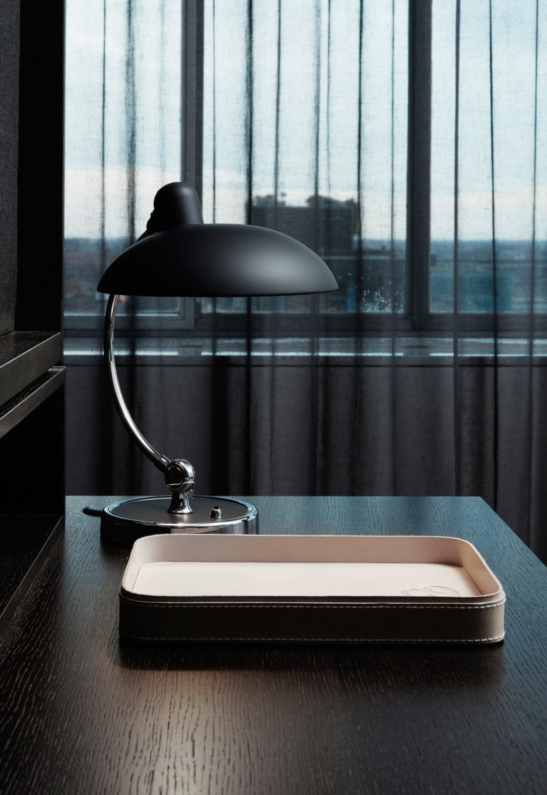modern-bauhaus-style-metal-table-lamp-elegant-geometric-desk-light-for-office