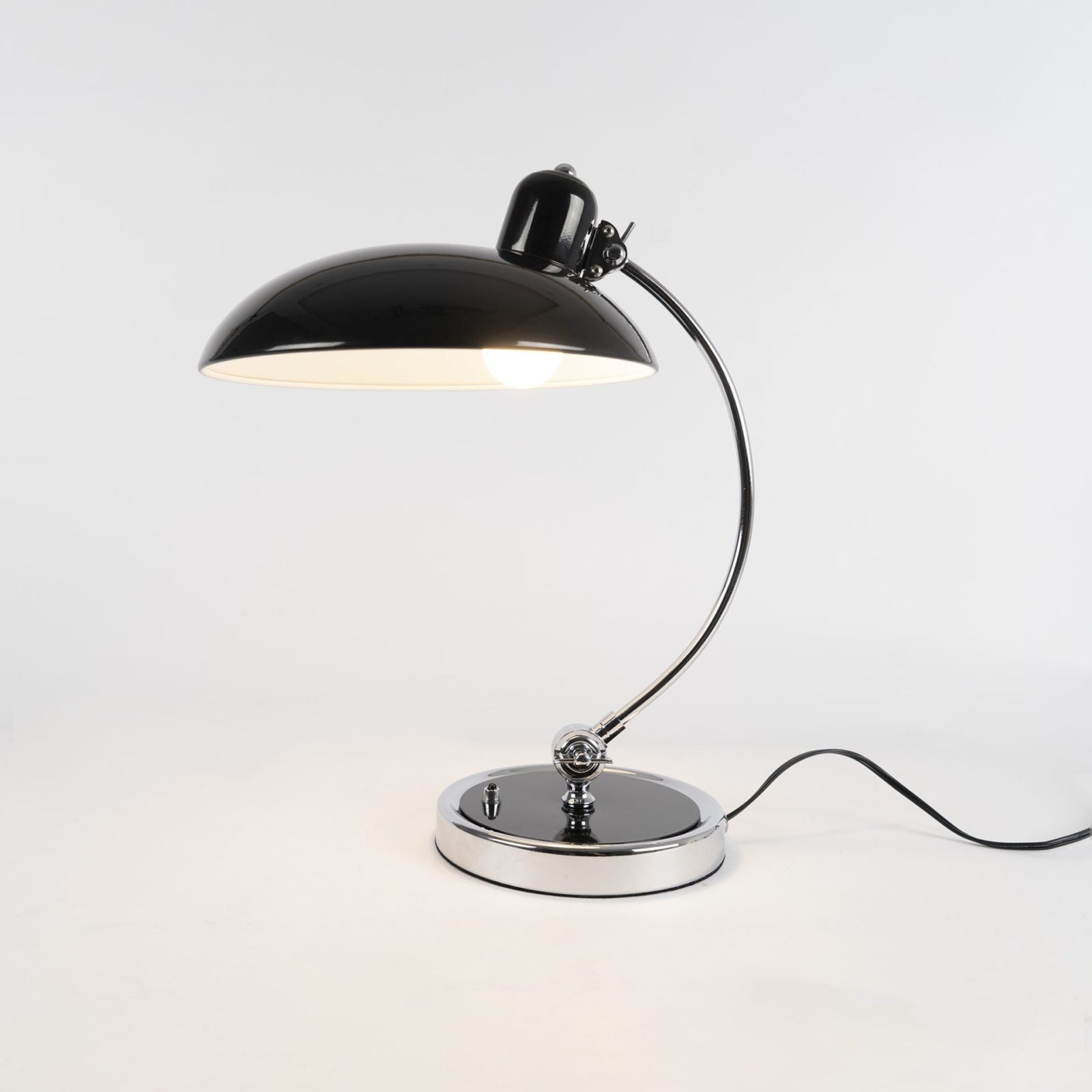 modern-bauhaus-style-metal-table-lamp-elegant-geometric-desk-light-for-office