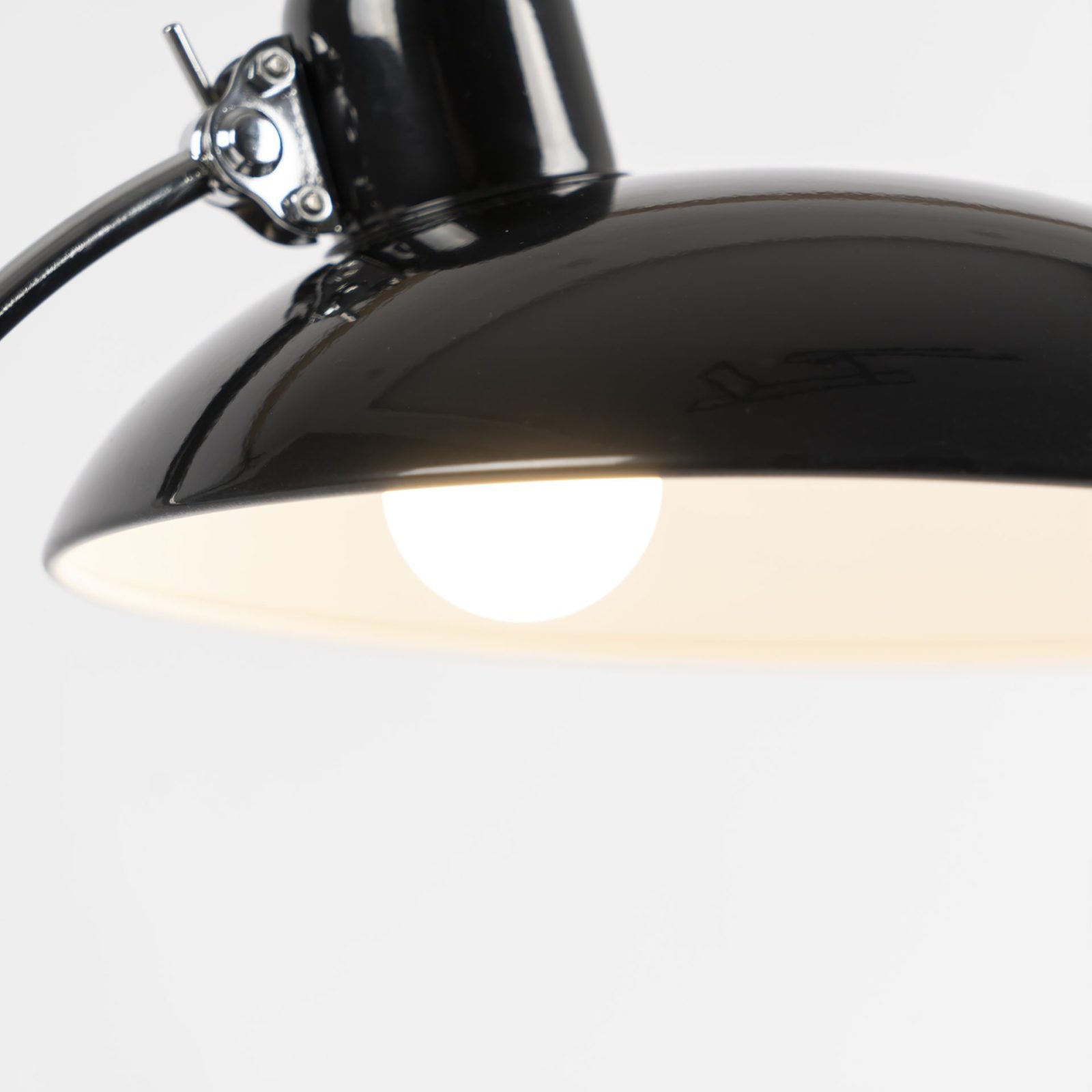 modern-bauhaus-style-metal-table-lamp-elegant-geometric-desk-light-for-office