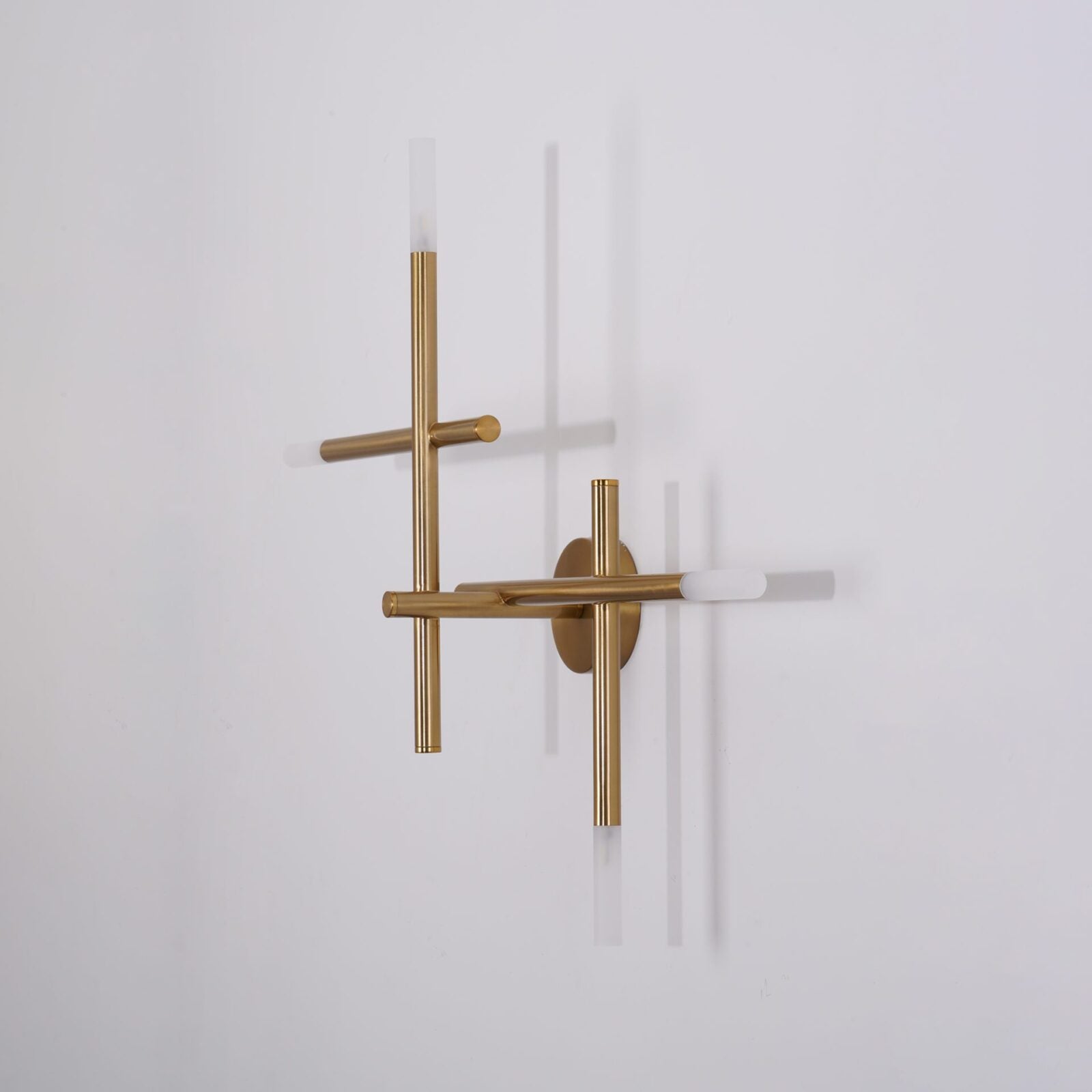 kitami-modern-metal-and-satinated-glass-wall-sconce-for-elegant-home-lighting