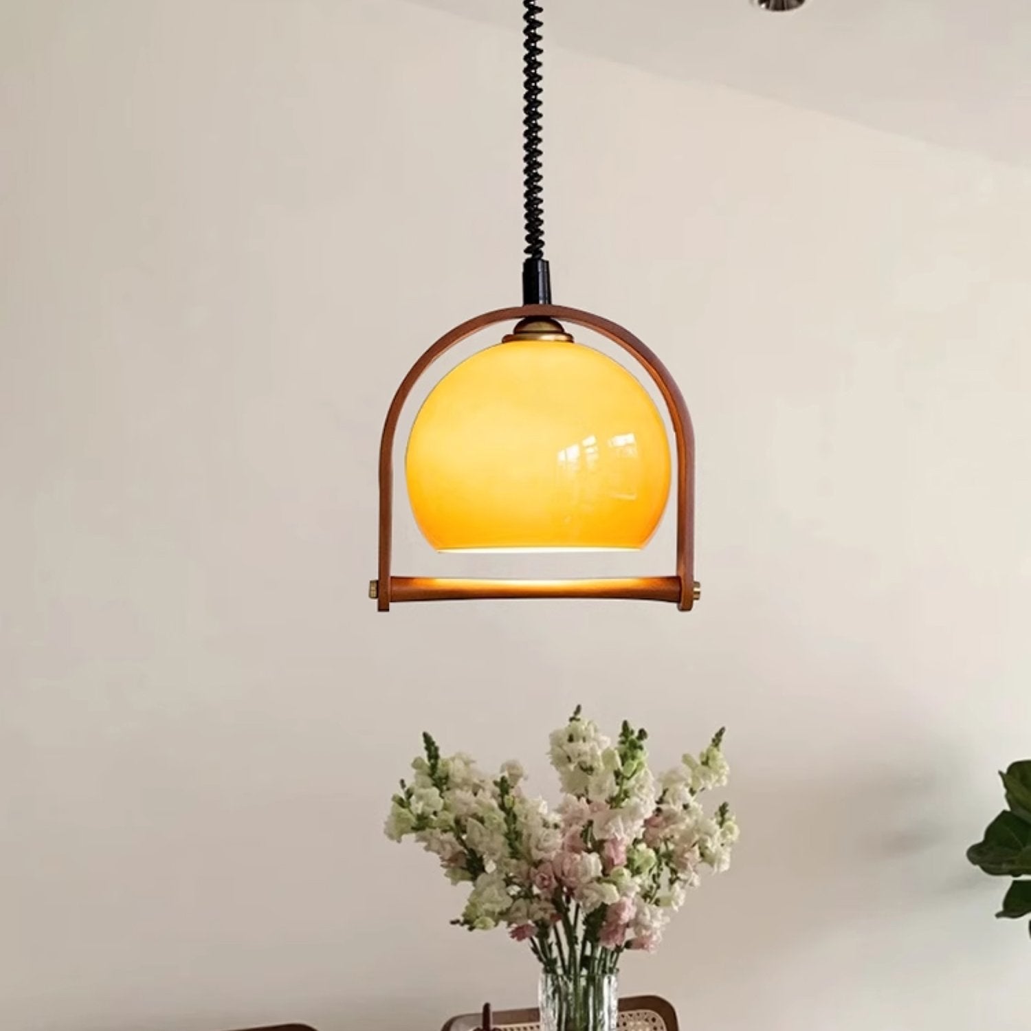 modern-vintage-glass-globe-pendant-lamp-with-adjustable-height-and-transparent-brown-shade