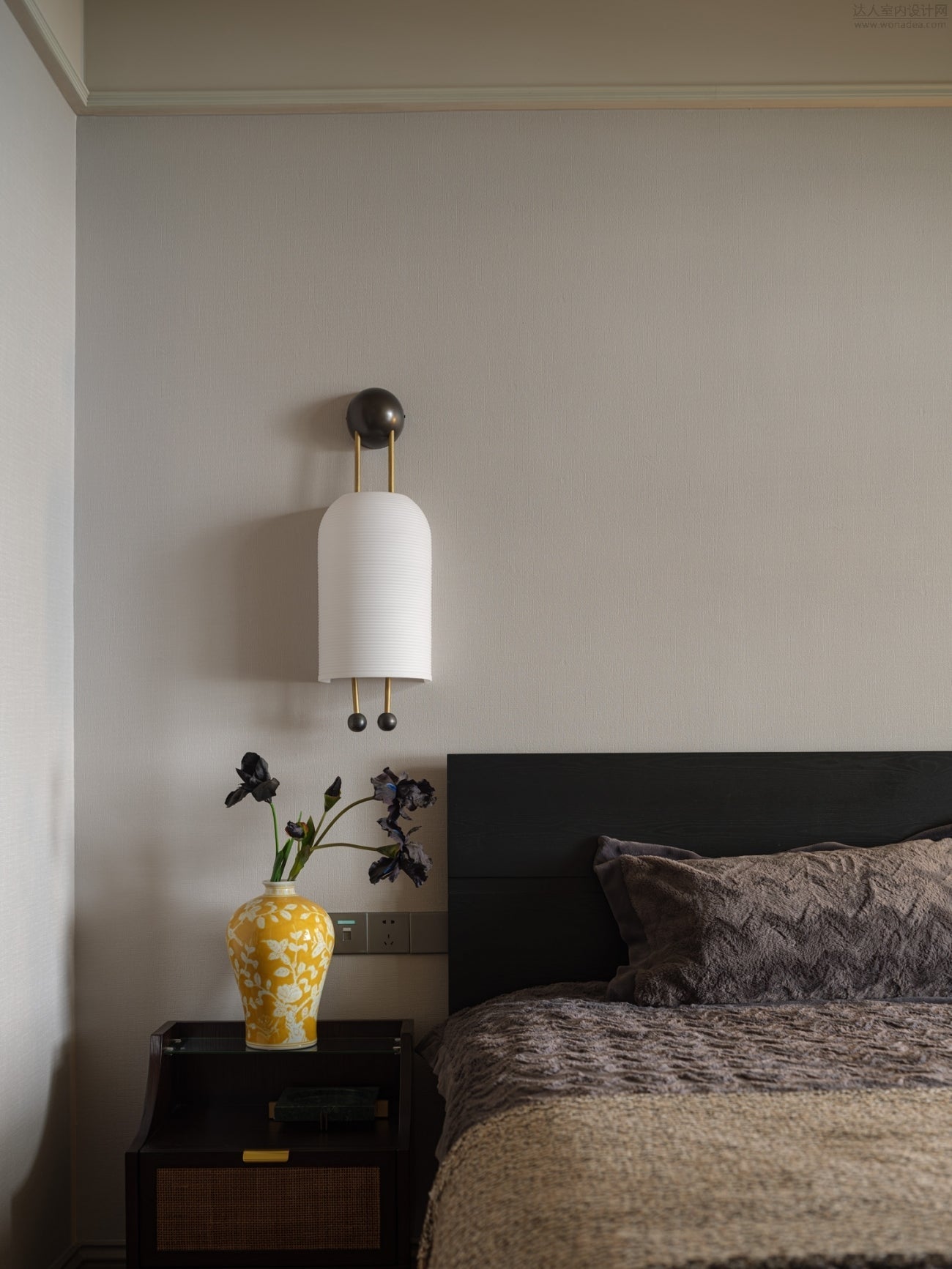 modern-minimalist-glass-lantern-wall-sconce-elegant-indoor-iron-lamp-for-bedroom-or-hallway