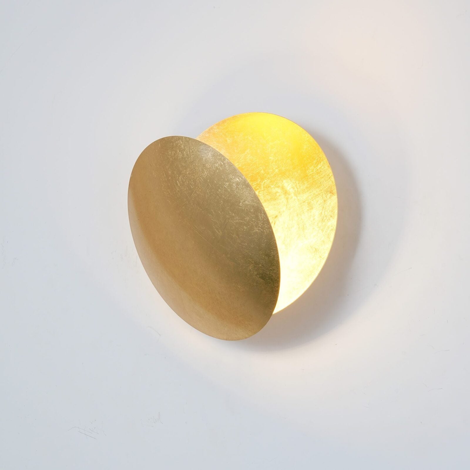 minimalist-adjustable-led-wall-lamp-handcrafted-metal-sconce-for-modern-interior-decor