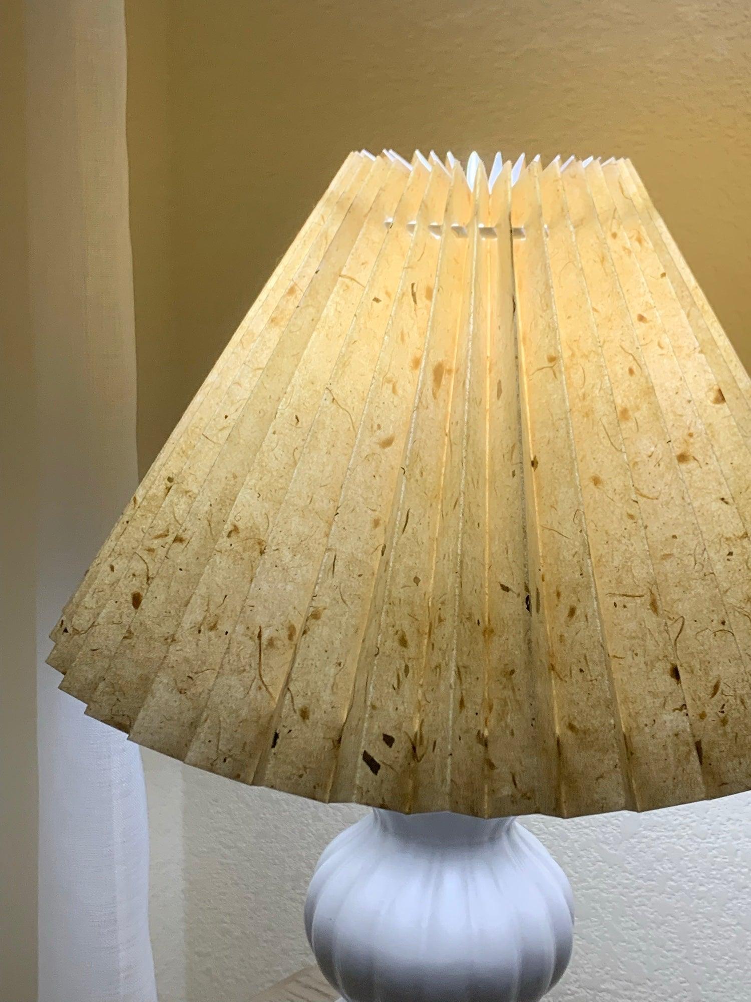 Modern Ribbed Ceramic Gourd Table Lamp White Gloss Desk Light with Linen Shade