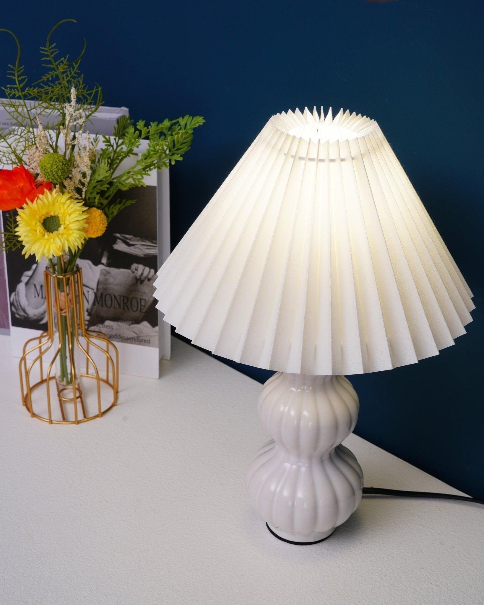Modern Ribbed Ceramic Gourd Table Lamp White Gloss Desk Light with Linen Shade