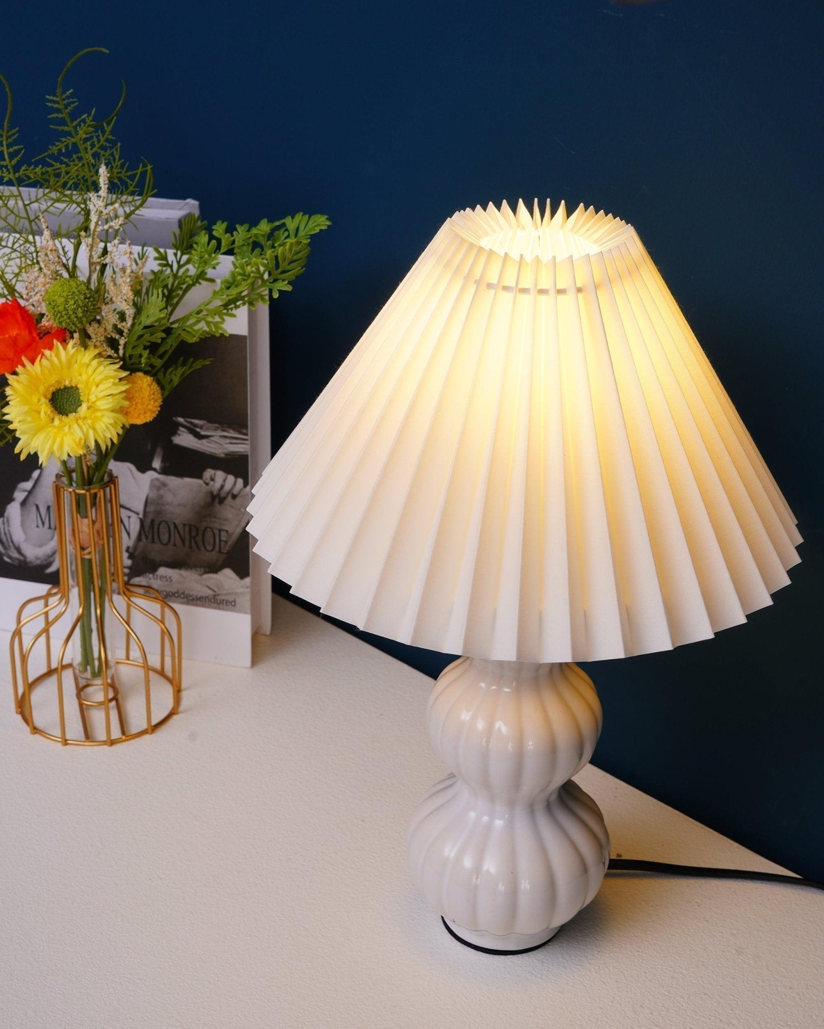 Modern Ribbed Ceramic Gourd Table Lamp White Gloss Desk Light with Linen Shade