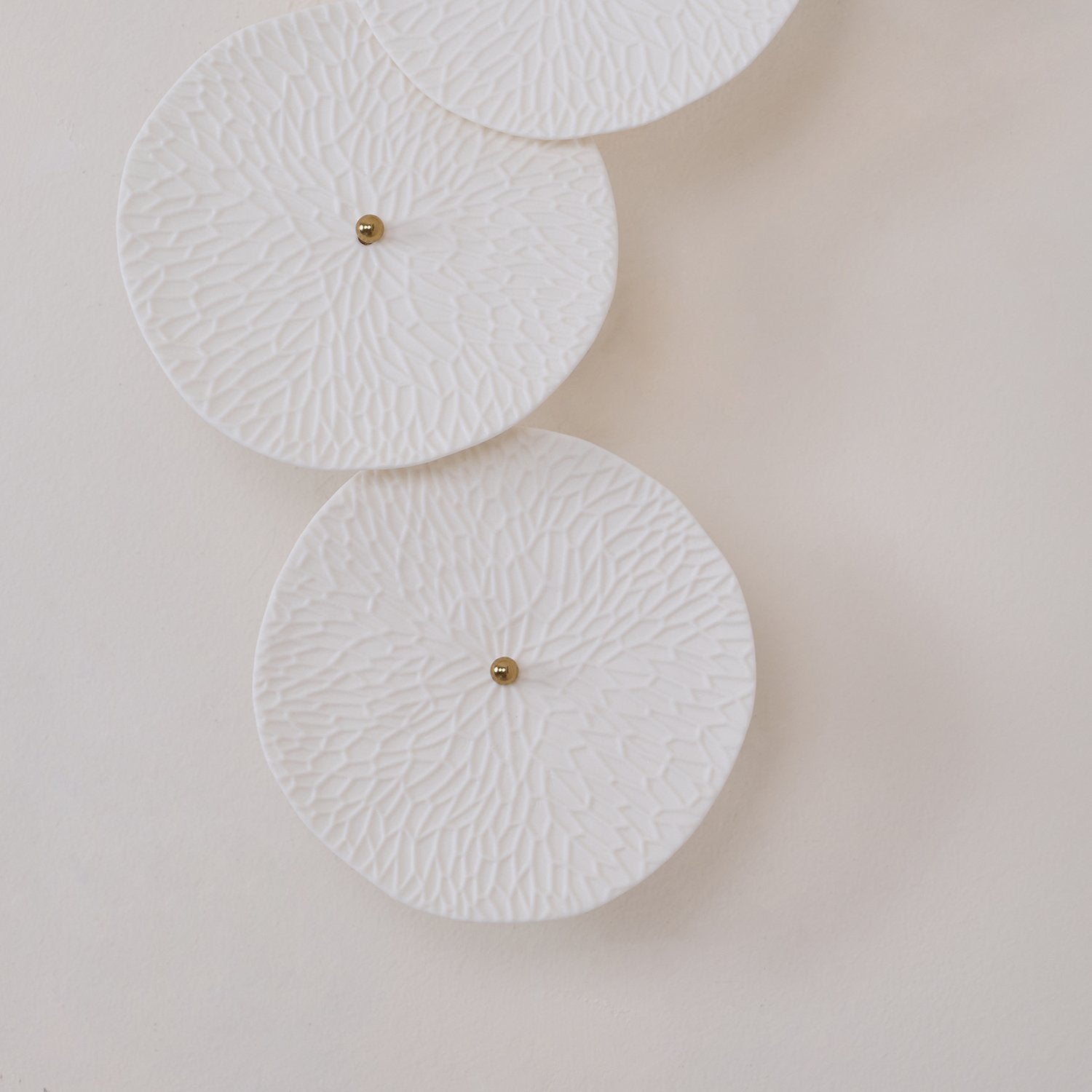 elegant-ceramic-lotus-leaf-wall-sconce-modern-gold-finish-light-for-living-room