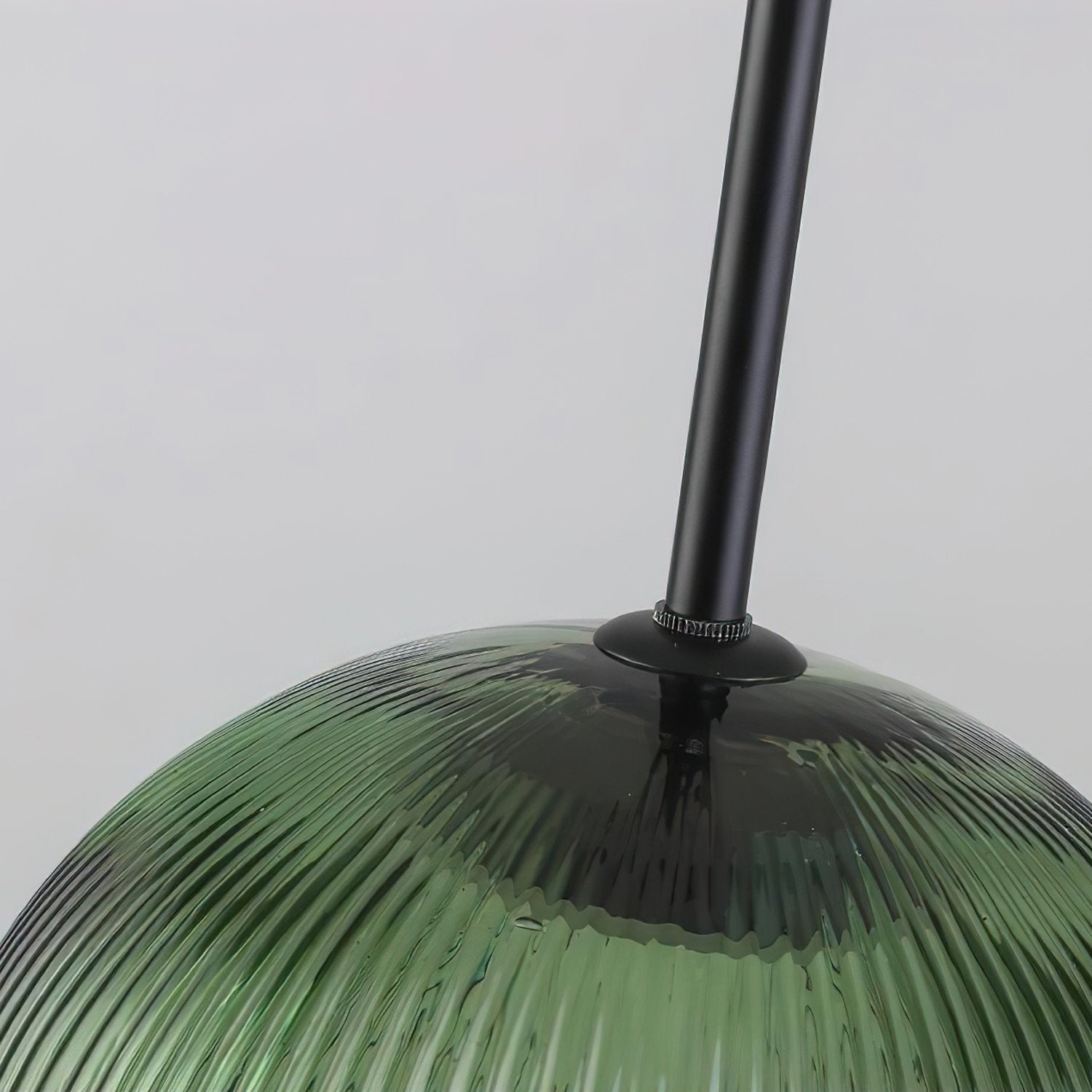 modern-ribbed-glass-table-lamp-with-minimalist-base-for-contemporary-living-spaces