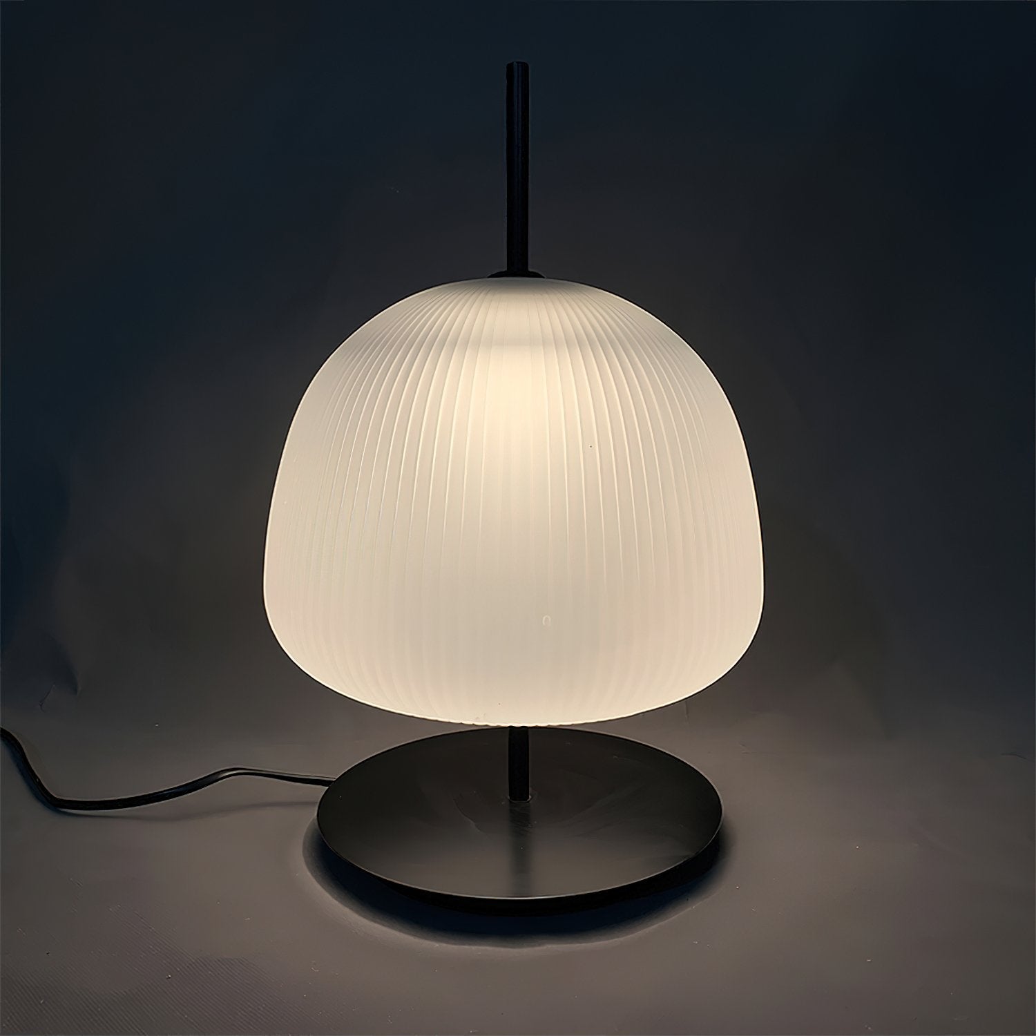 modern-ribbed-glass-table-lamp-with-minimalist-base-for-contemporary-living-spaces