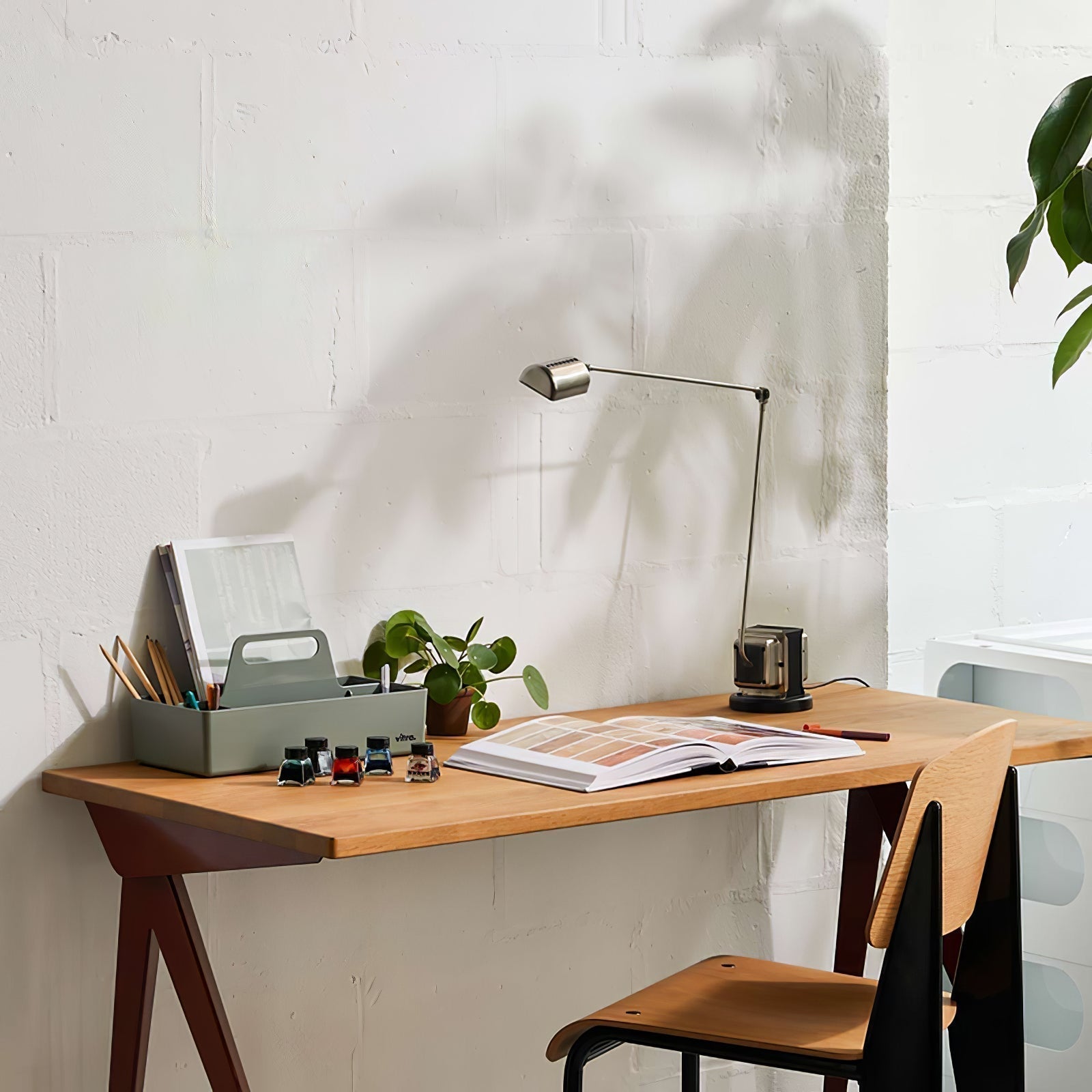 Dynamo Minimalist Adjustable LED Table Lamp Rotating Metal Desk Light for Modern Bedroom Office