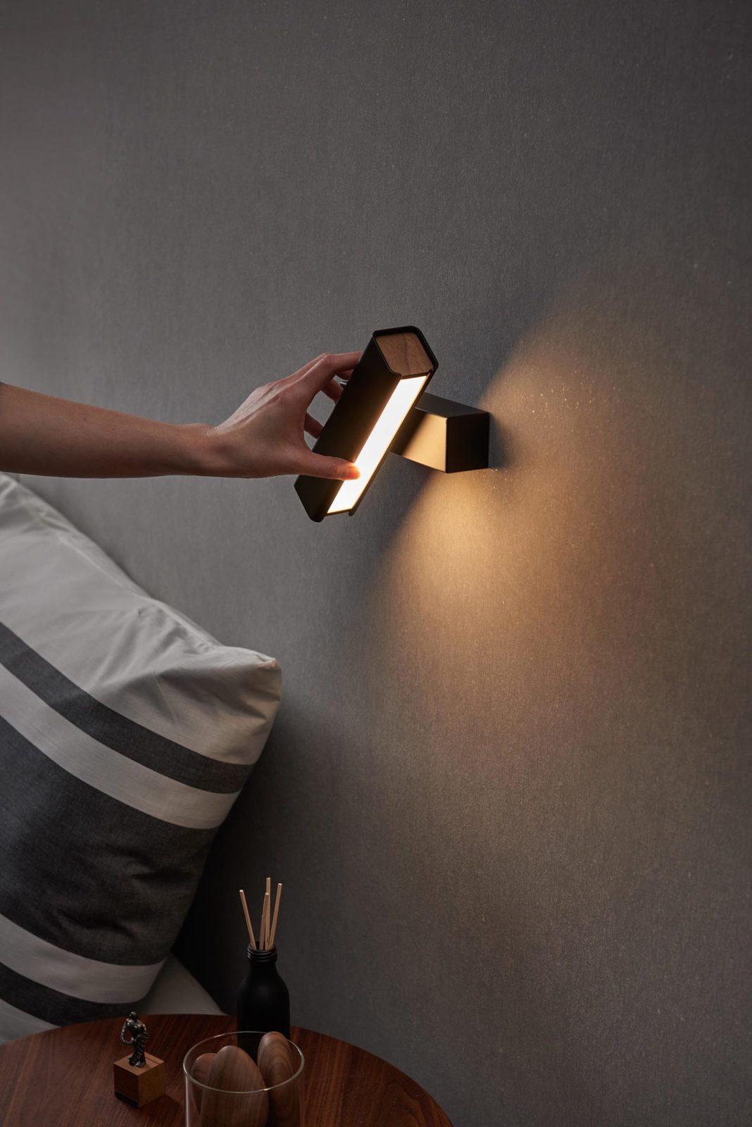 dimmable-round-wooden-led-sconce-modern-bedside-wall-lamp-for-home-decor