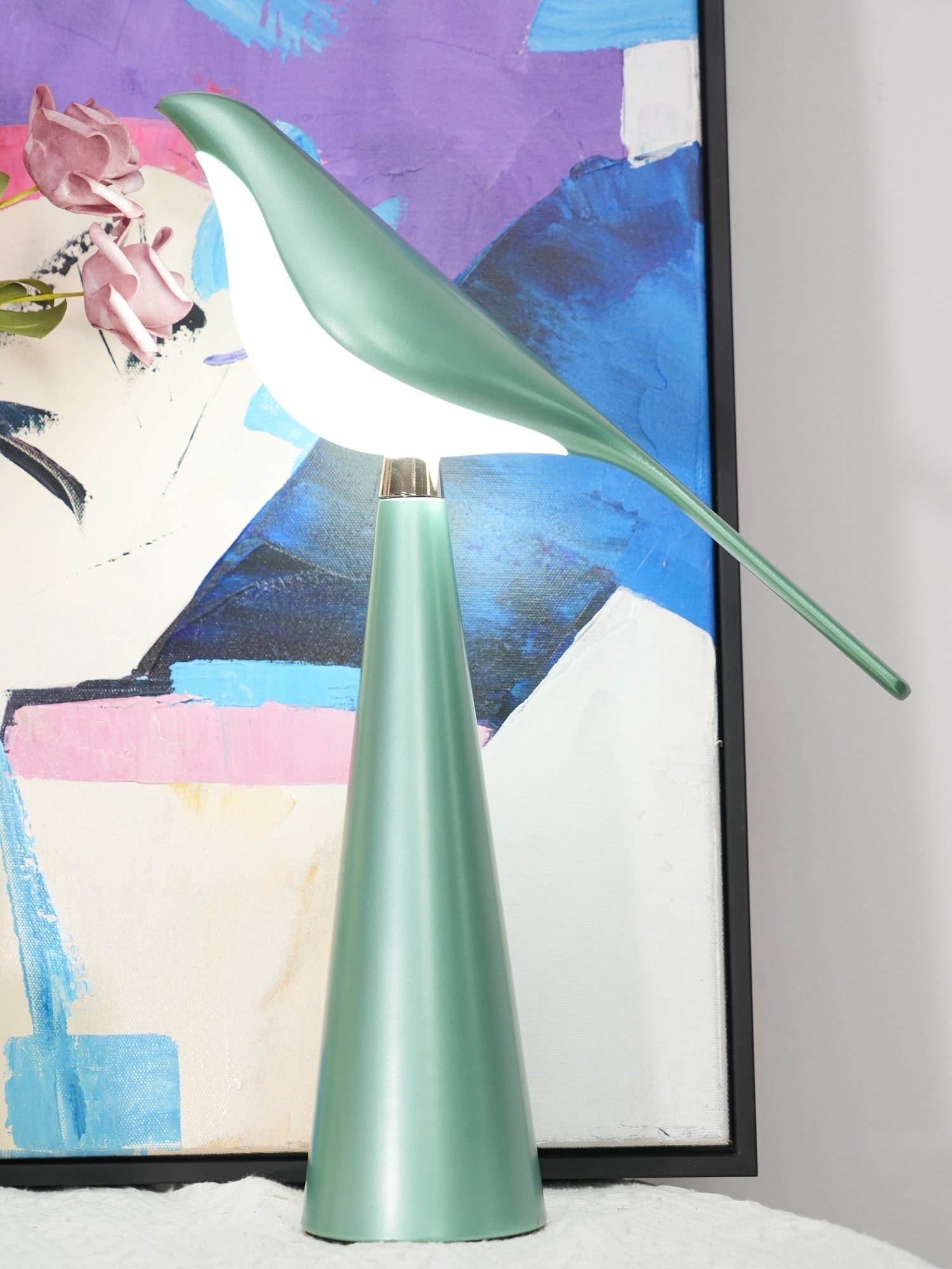 Modern Magpie Art Bird LED Table Lamp Elegant Task Lighting for Bedside and Office