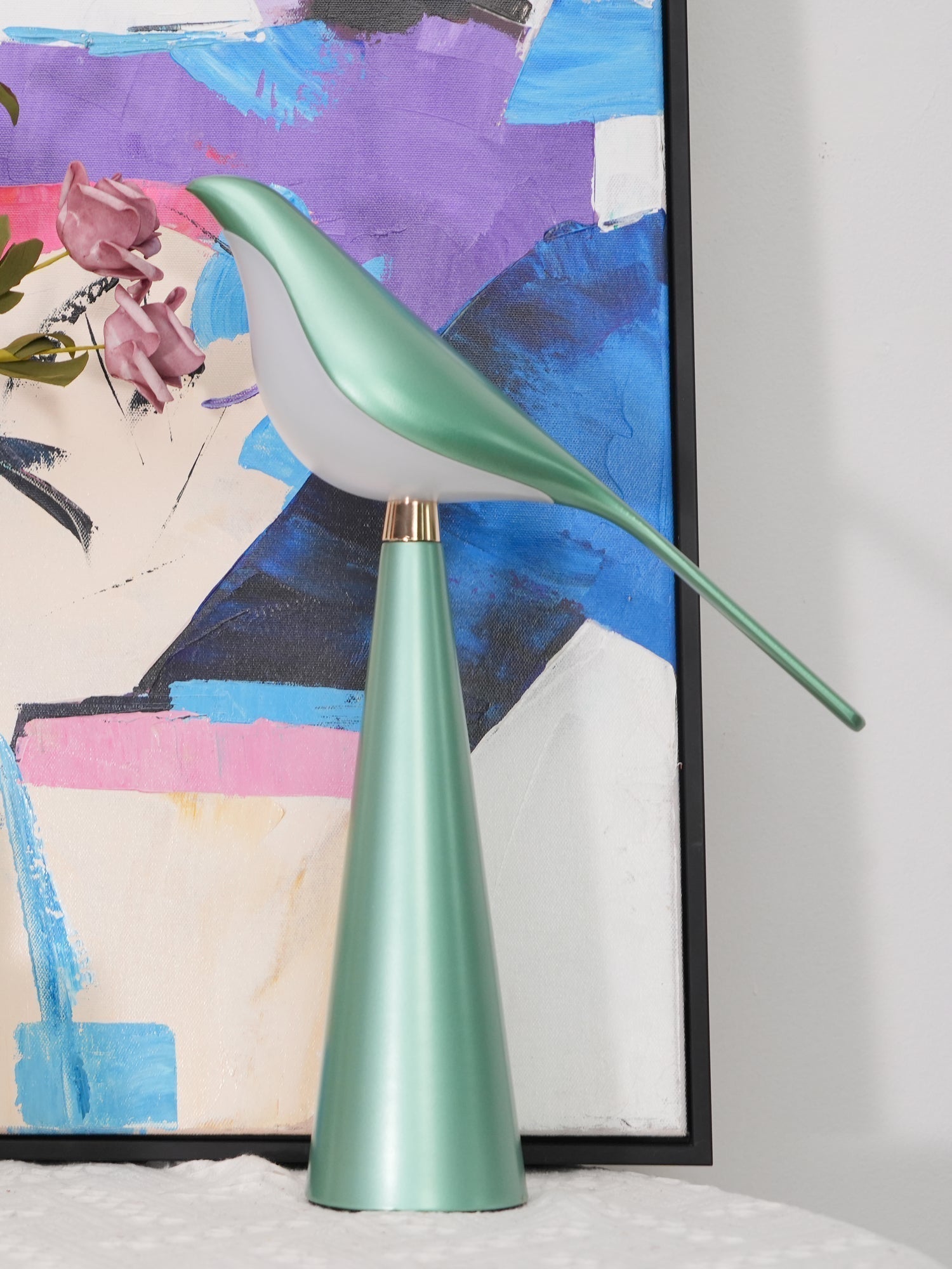 Modern Magpie Art Bird LED Table Lamp Elegant Task Lighting for Bedside and Office