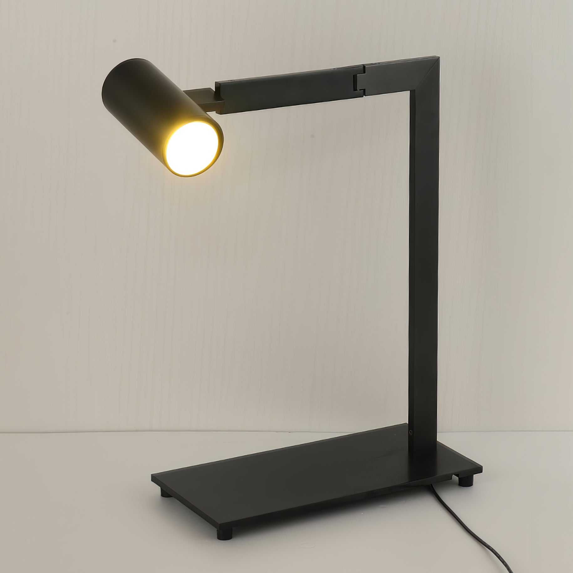 Modern Minimalist Circular LED Table Lamp with Integrated Lighting for Bedside and Desk