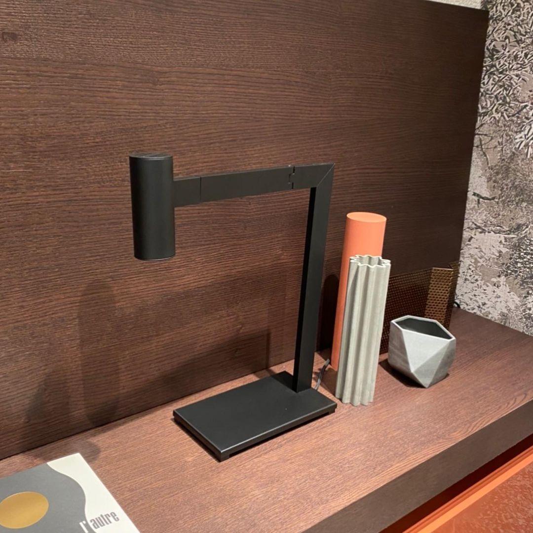 Modern Minimalist Circular LED Table Lamp with Integrated Lighting for Bedside and Desk