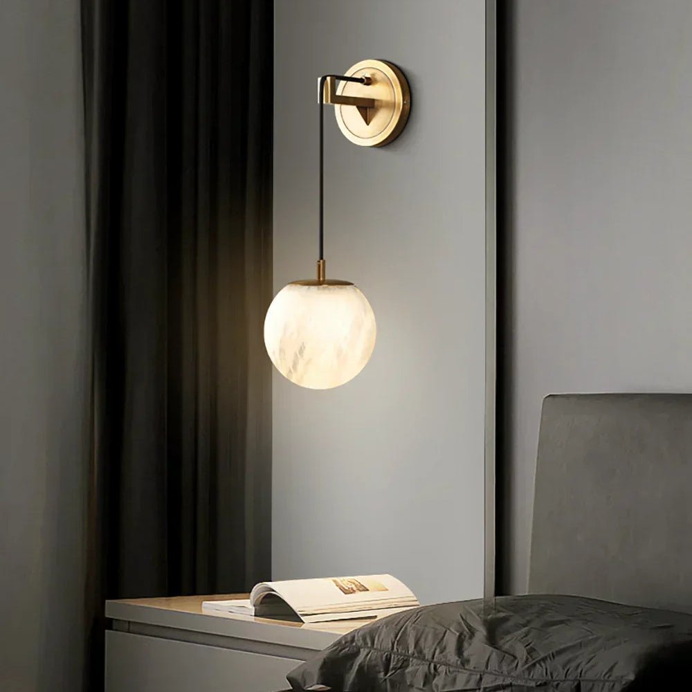 modern-alabaster-globe-wall-sconce-with-brass-accents-elegant-spherical-indoor-light