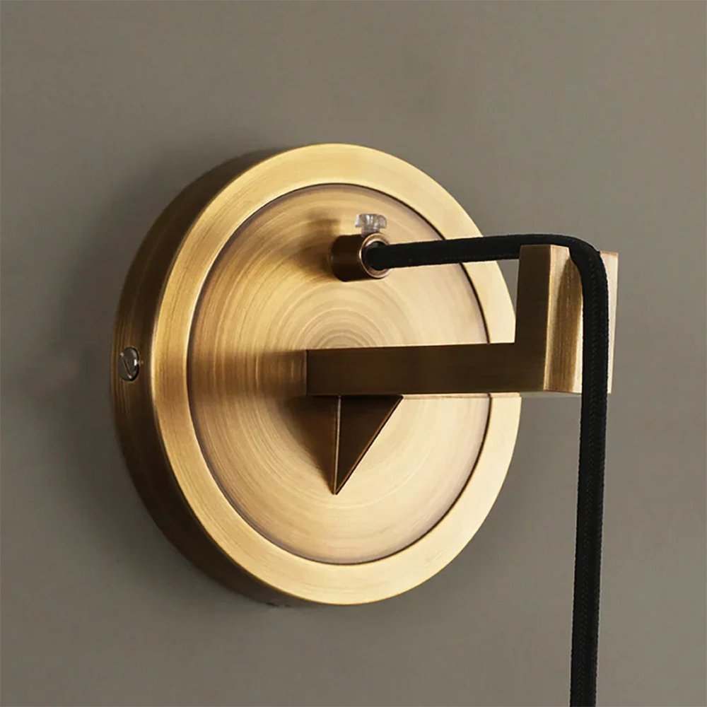 modern-alabaster-globe-wall-sconce-with-brass-accents-elegant-spherical-indoor-light