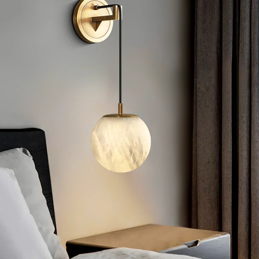 modern-alabaster-globe-wall-sconce-with-brass-accents-elegant-spherical-indoor-light