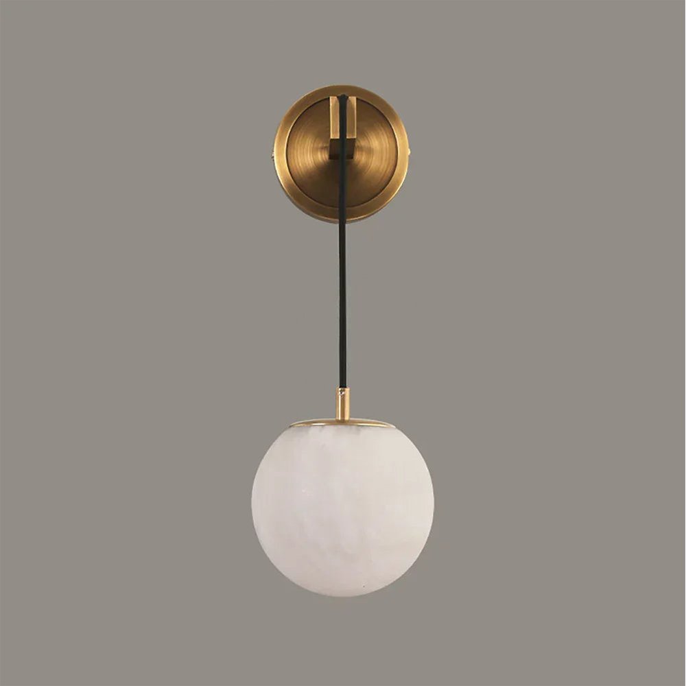 modern-alabaster-globe-wall-sconce-with-brass-accents-elegant-spherical-indoor-light