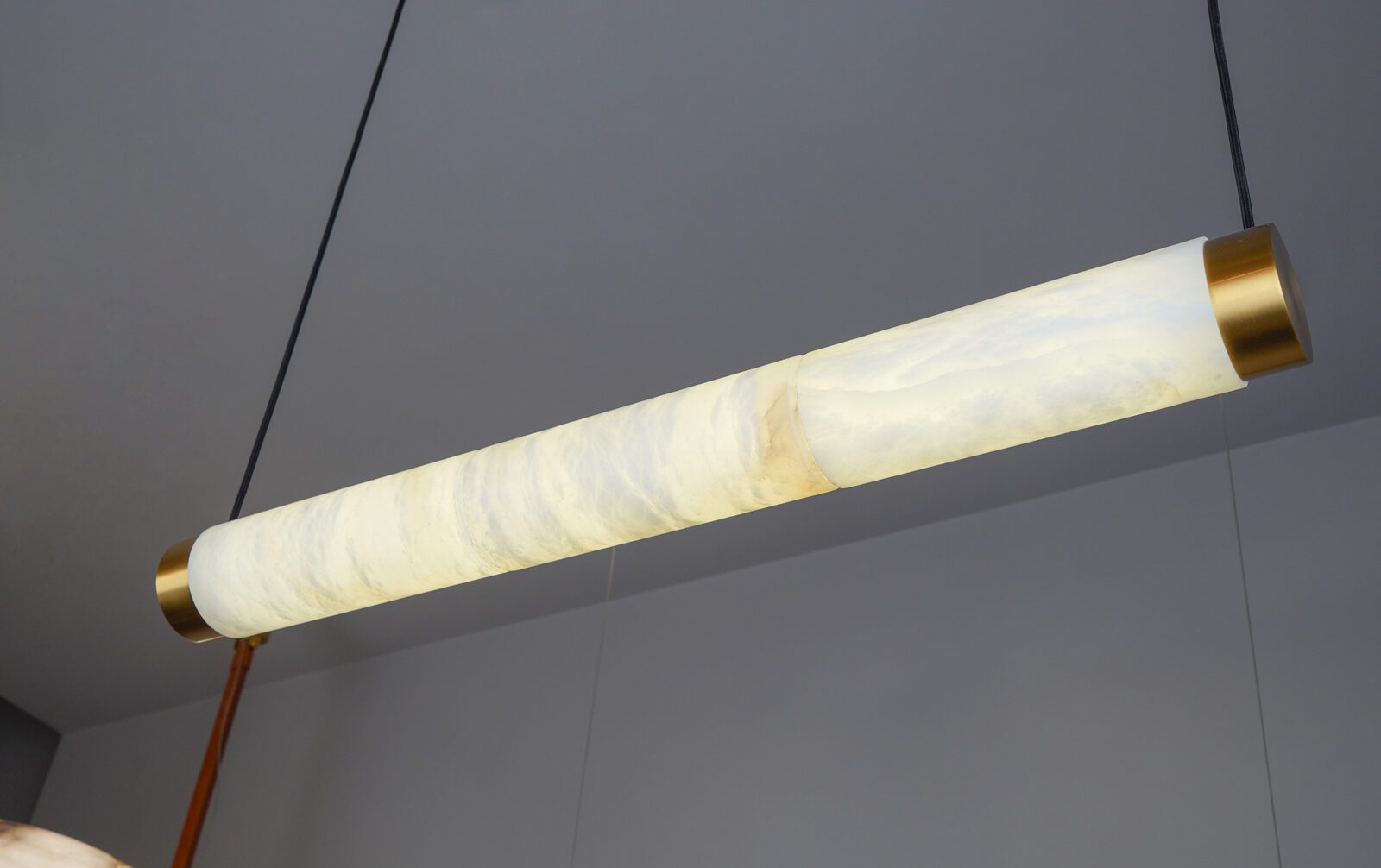 modern-natural-marble-strip-led-pendant-light-with-brass-accents-for-contemporary-interiors