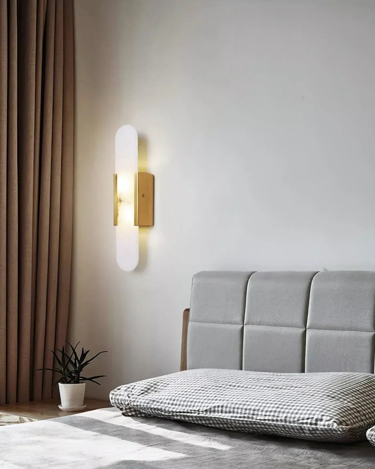 modern-elongated-alabaster-wall-sconce-luxury-natural-stone-led-light
