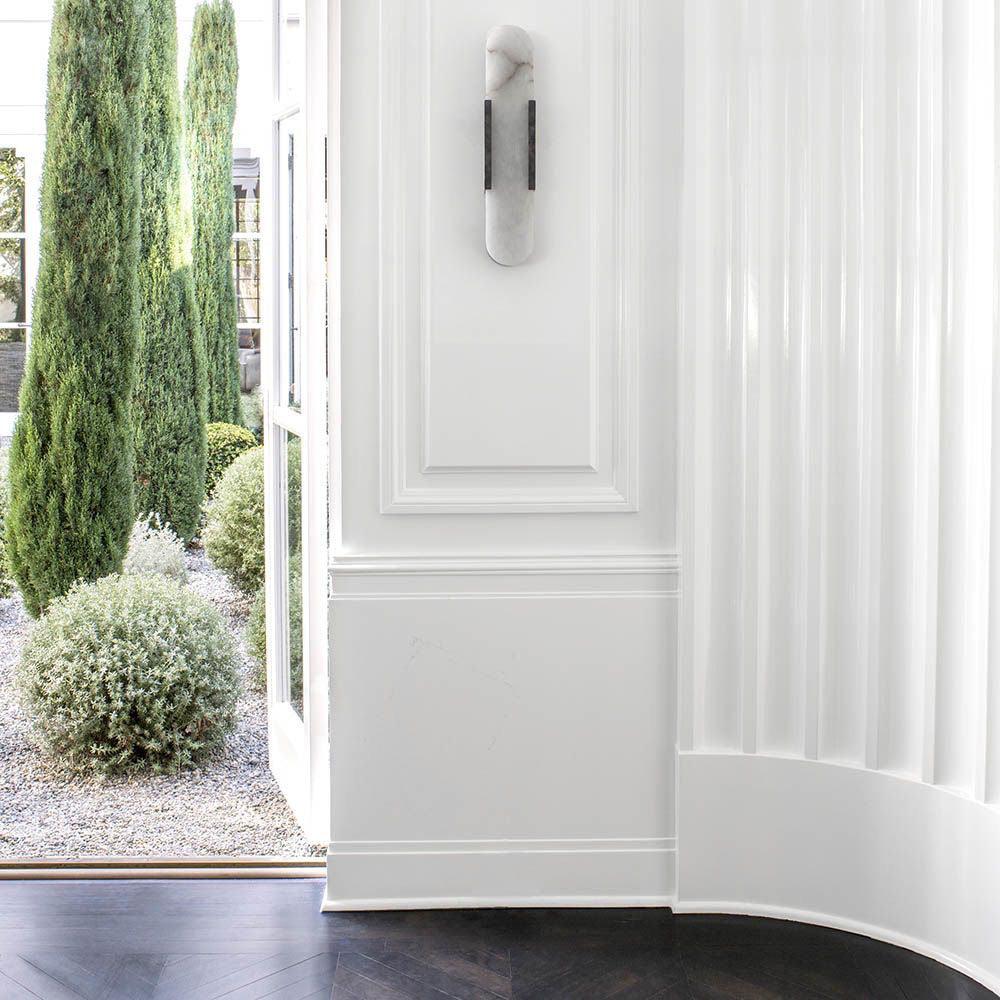 modern-elongated-alabaster-wall-sconce-with-handcrafted-stone-and-brass-finish