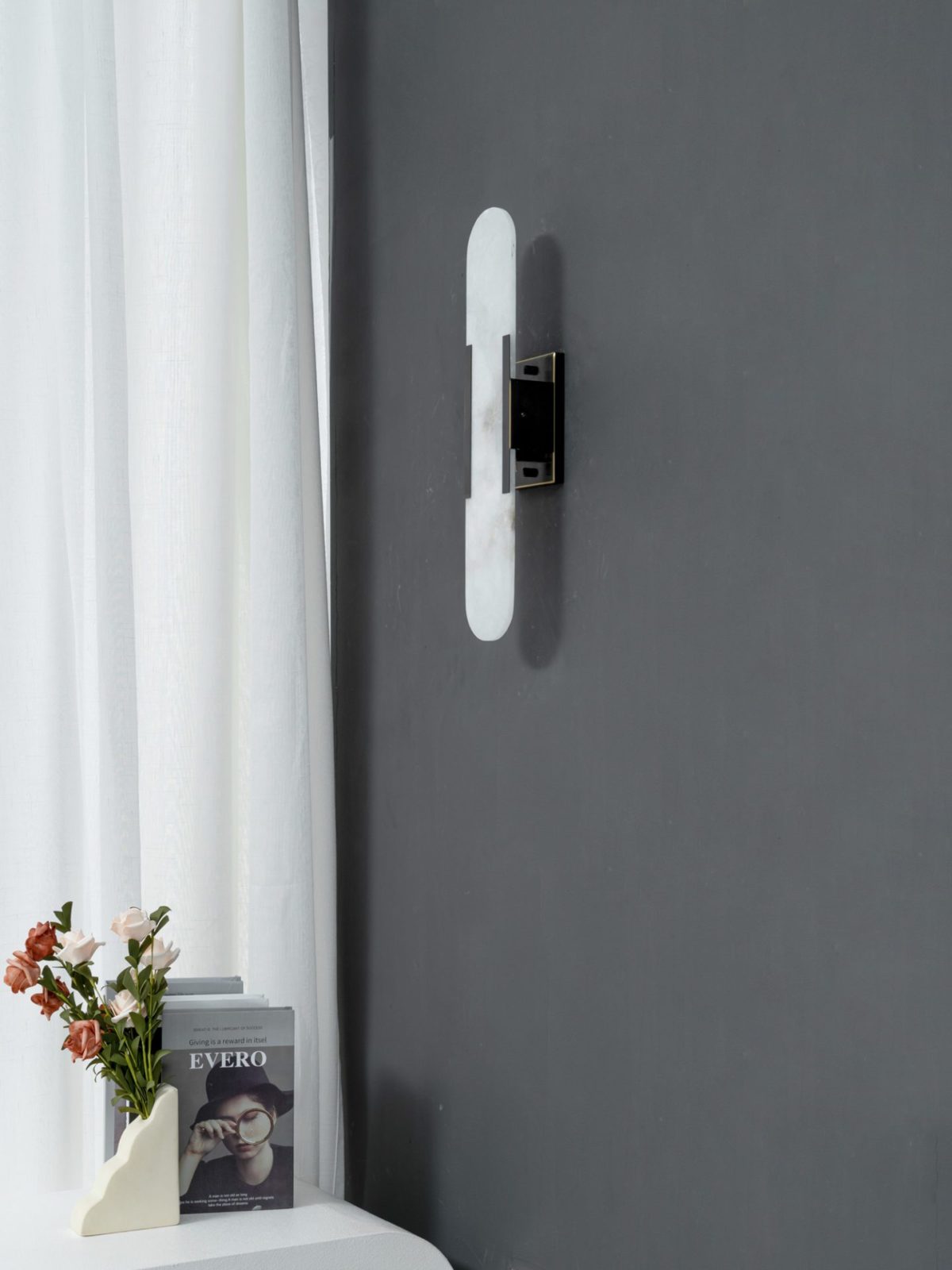 modern-elongated-alabaster-wall-sconce-luxury-natural-stone-led-light