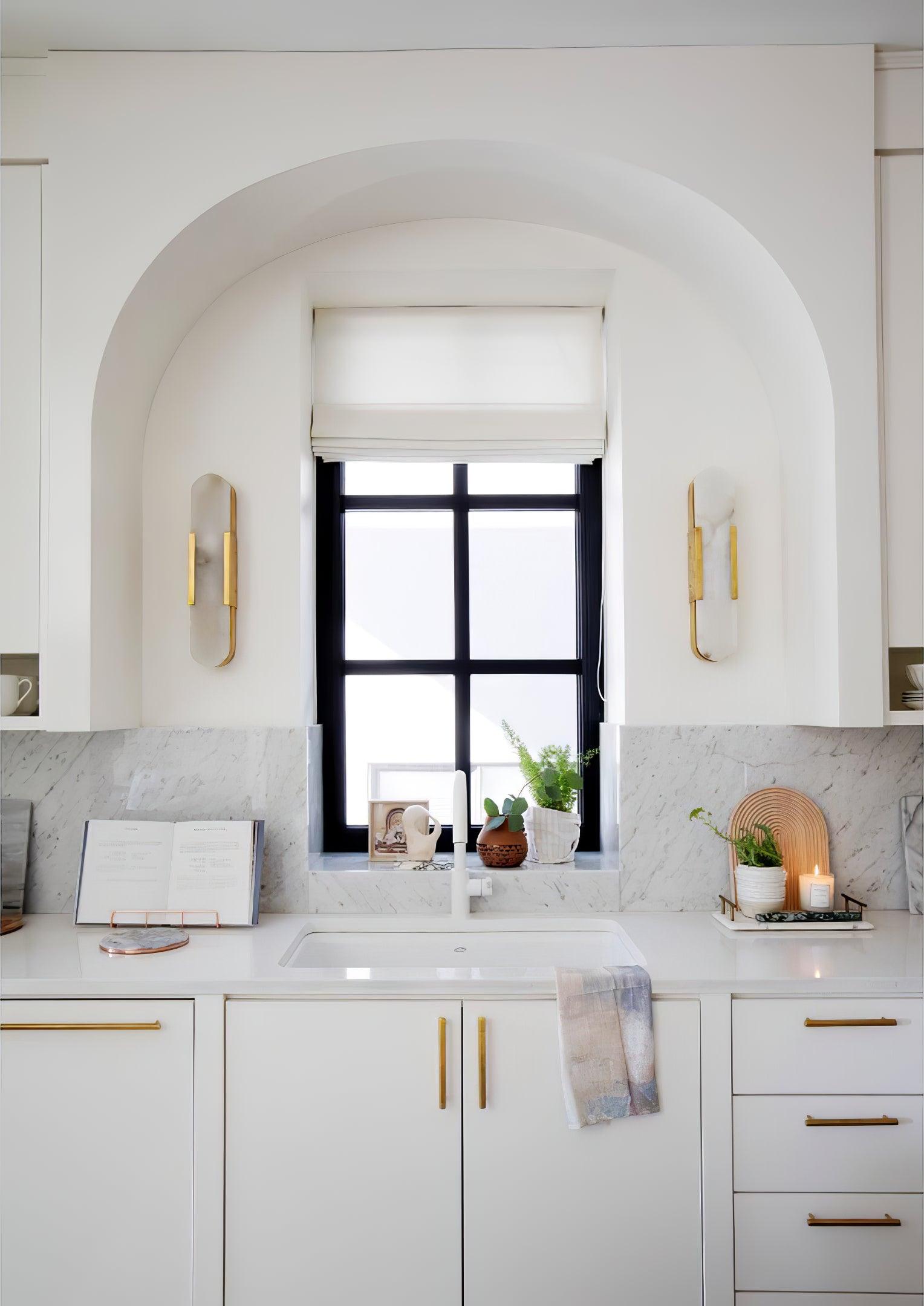 modern-elongated-alabaster-wall-sconce-with-handcrafted-stone-and-brass-finish