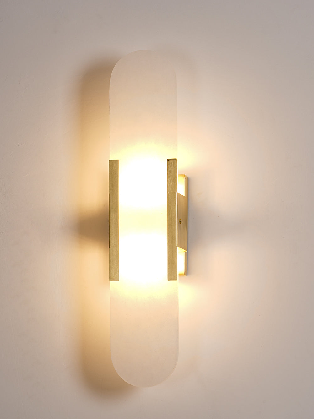 modern-elongated-alabaster-wall-sconce-with-handcrafted-stone-and-brass-finish