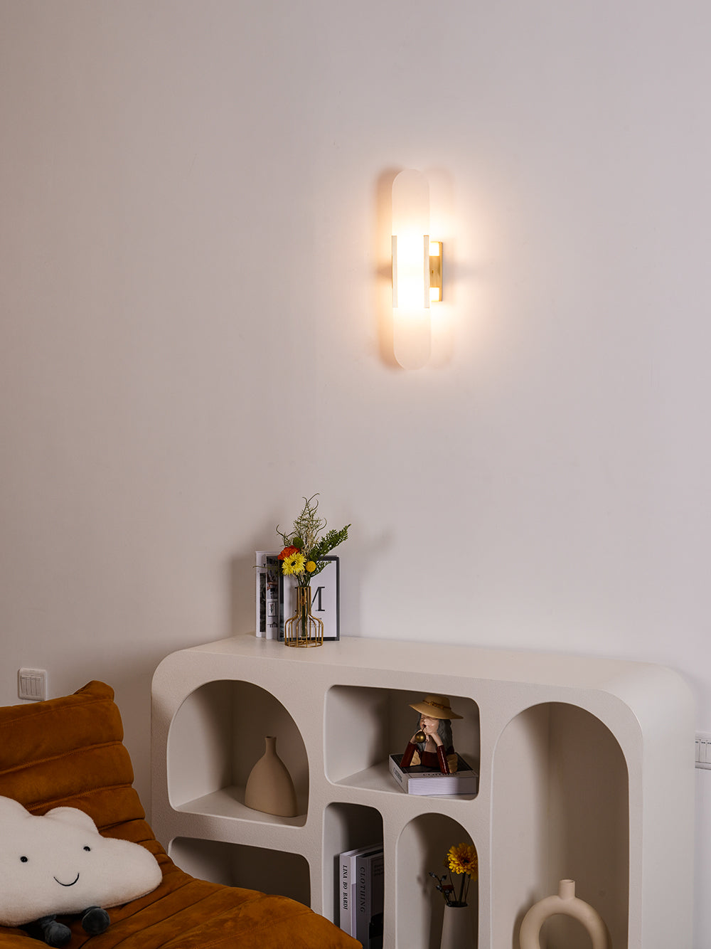 modern-elongated-alabaster-wall-sconce-with-handcrafted-stone-and-brass-finish