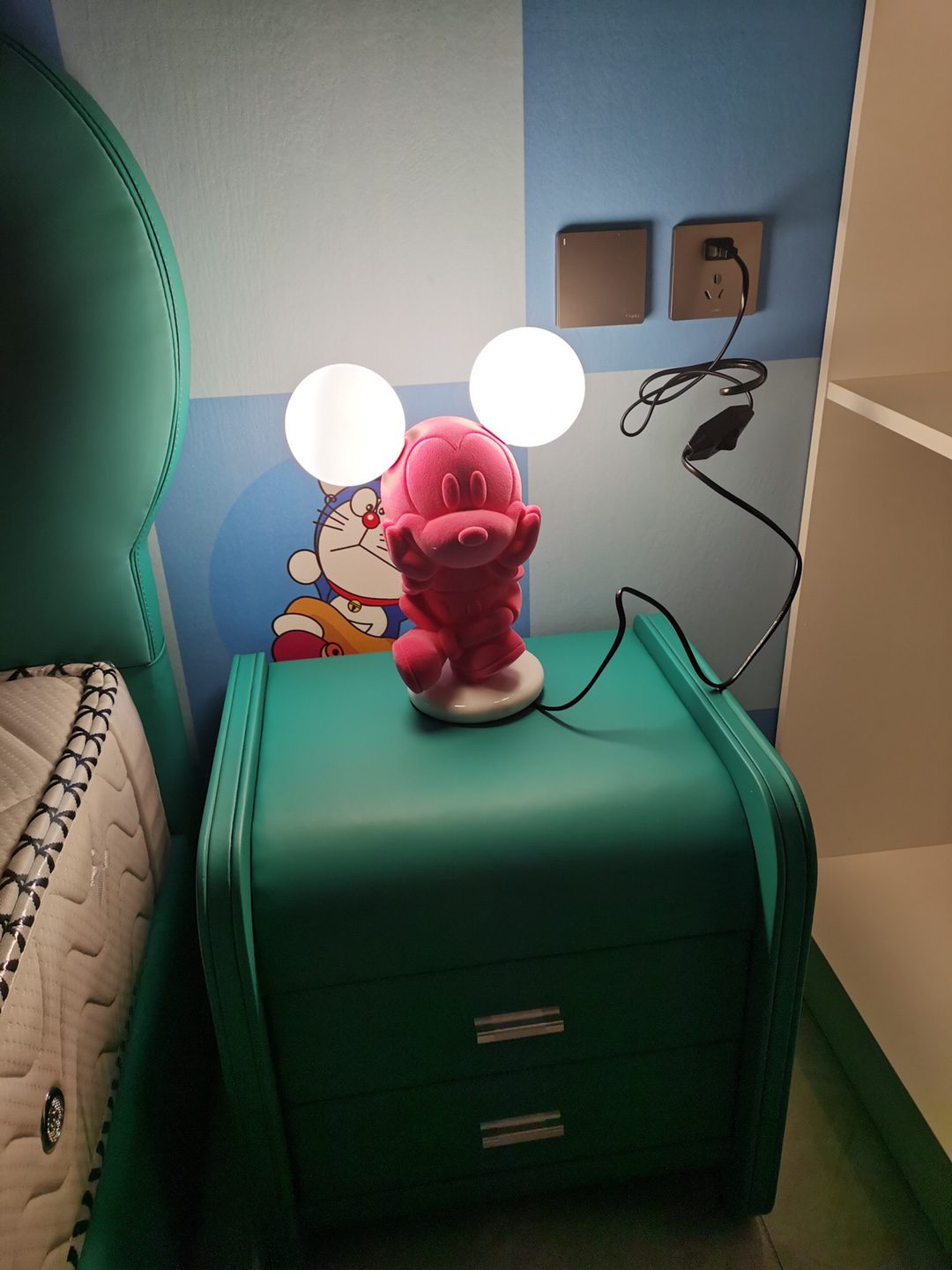 modern-mickey-resin-table-lamp-with-opal-glass-globe-for-kids-room-and-creative-home-decor