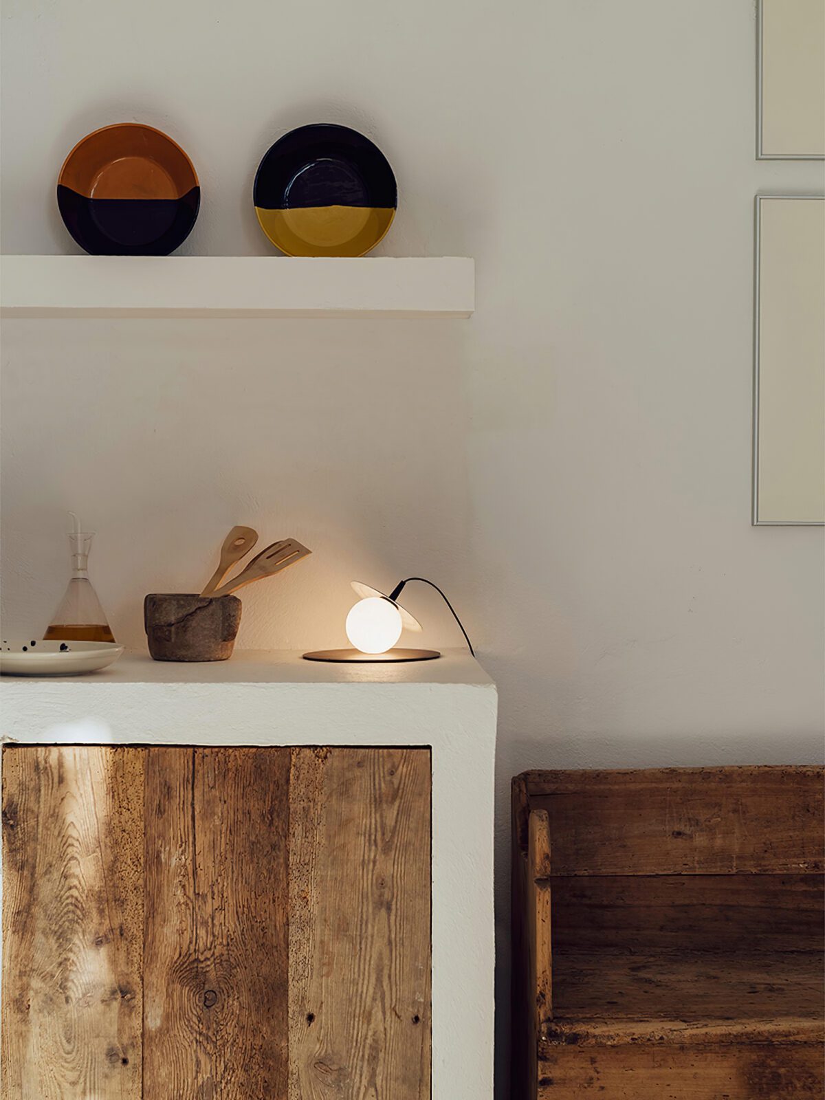 modern-minimalist-circular-table-lamp-with-pe-rotomoulding-shade-and-metal-base