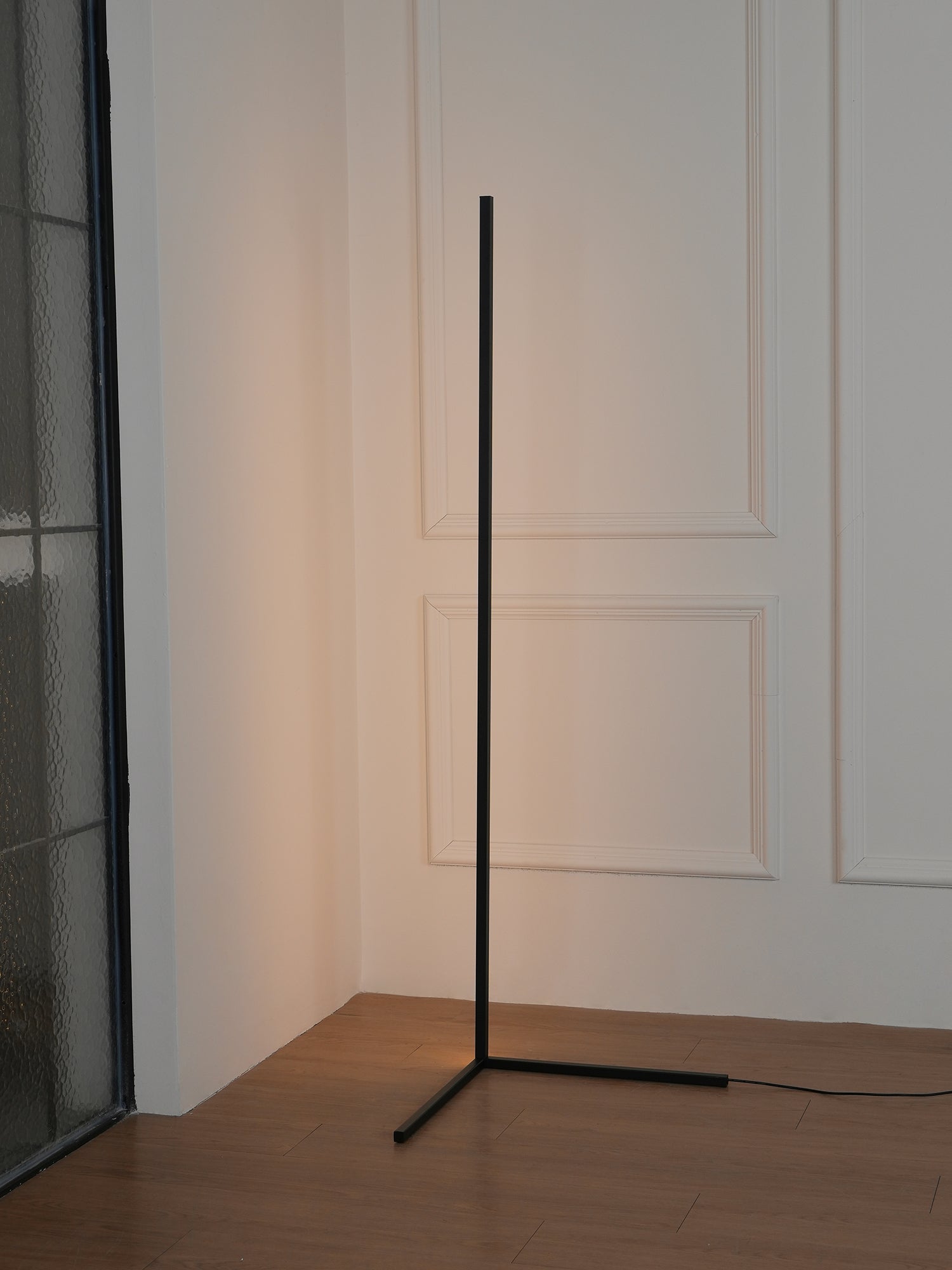 Minimalist Modern LED Floor Lamp Vertical Uplight for Contemporary Living Spaces