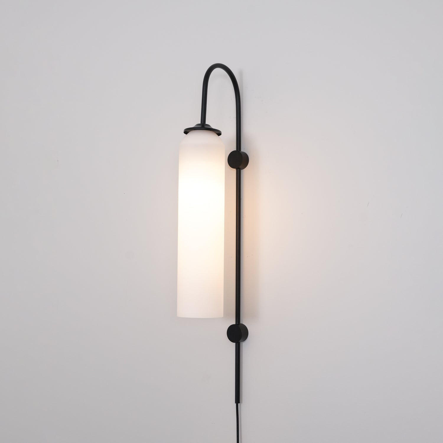 modern-cylinder-glass-wall-sconce-with-plug-in-cord-for-interior-lighting