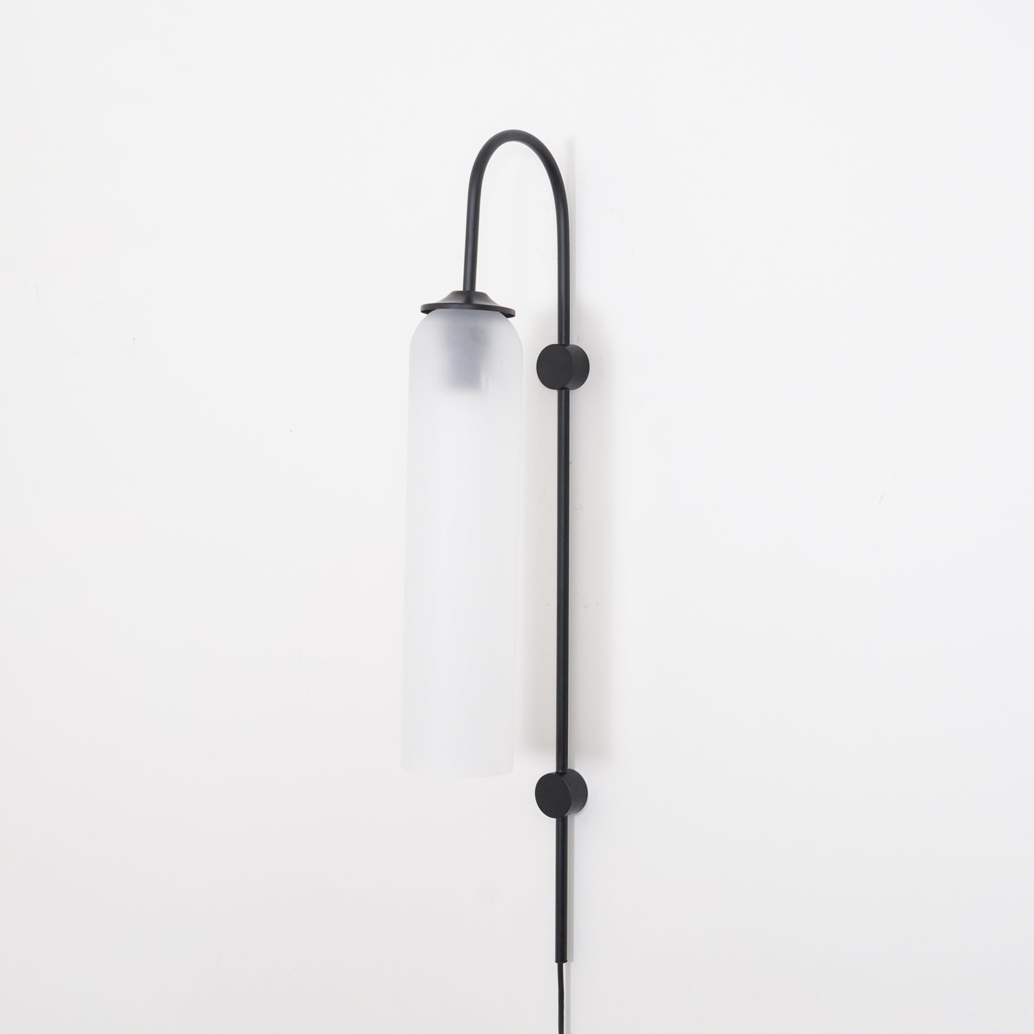 modern-cylinder-glass-wall-sconce-with-plug-in-cord-for-interior-lighting