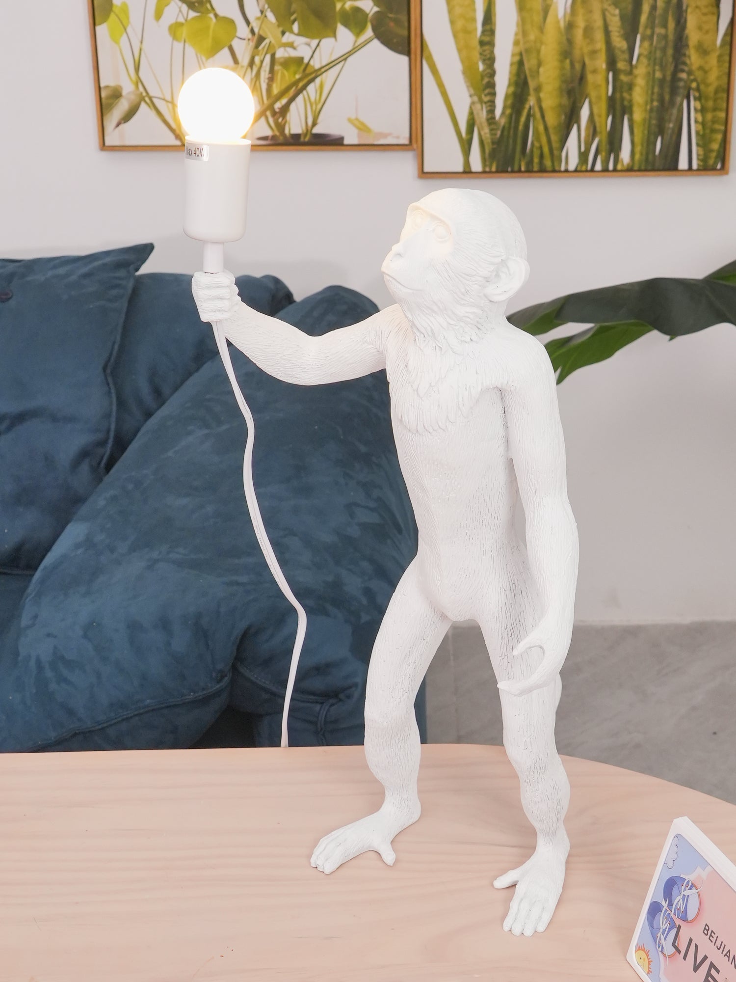 Sitting Monkey Resin Table Lamp Whimsical Animal Sculpture Desk Light for Living Room