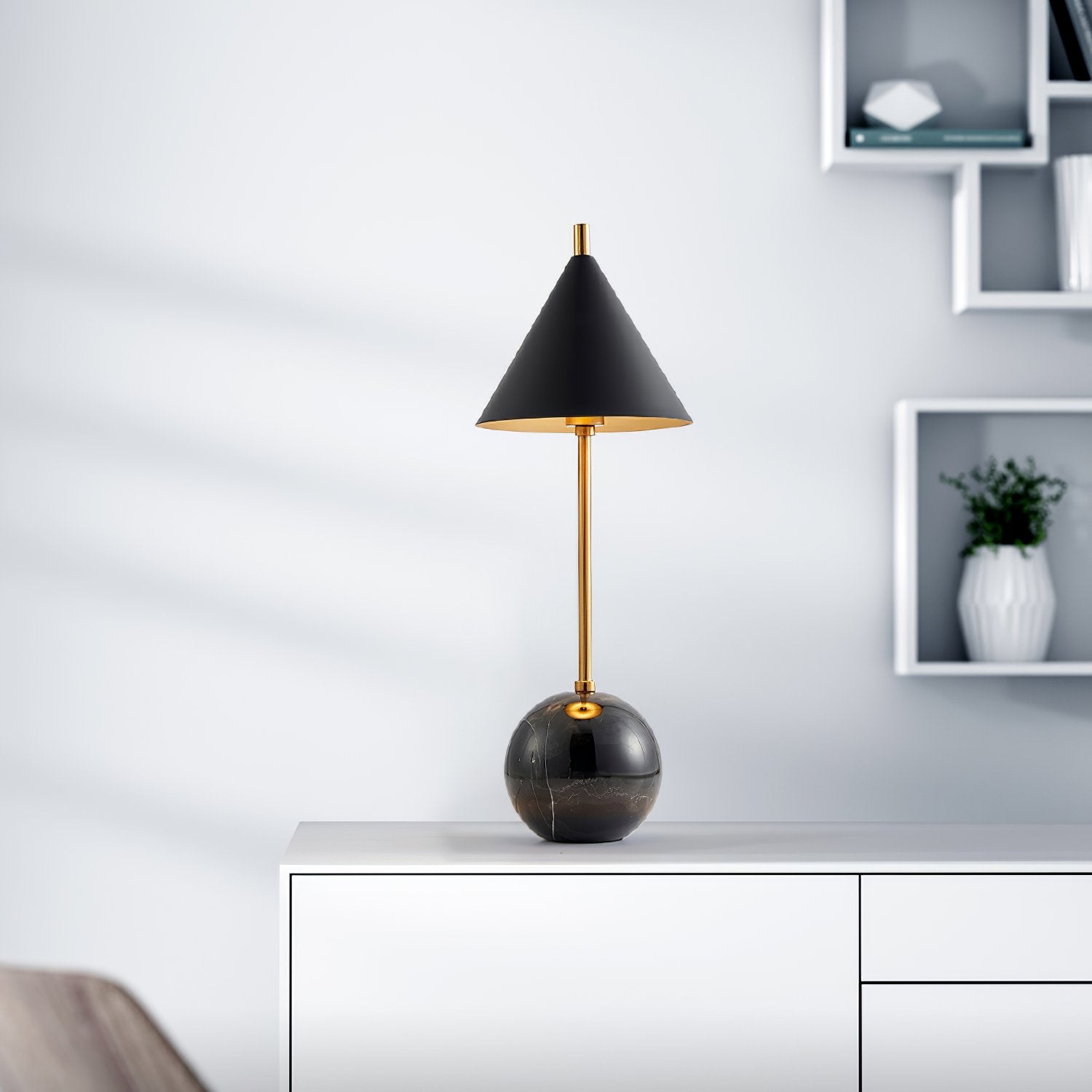 modern-murdock-gold-table-lamp-with-marble-base-and-integrated-led-lighting
