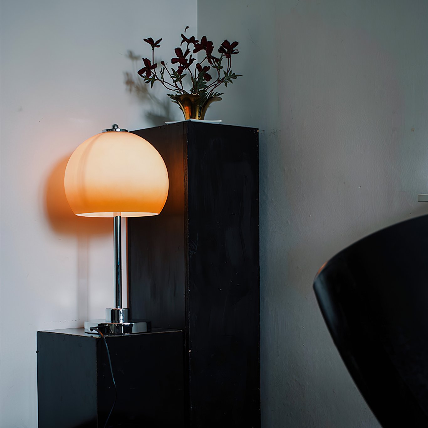 retro-gradient-yellow-glass-mushroom-table-lamp-with-chrome-finish-for-bedroom-and-living-room