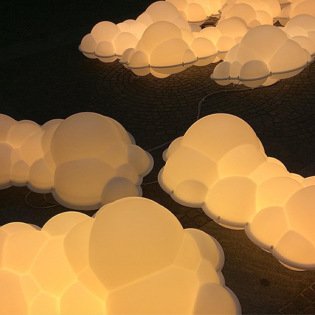 modern-white-cloud-shaped-pendant-light-minimalist-floating-led-ceiling-lamp-for-living-room
